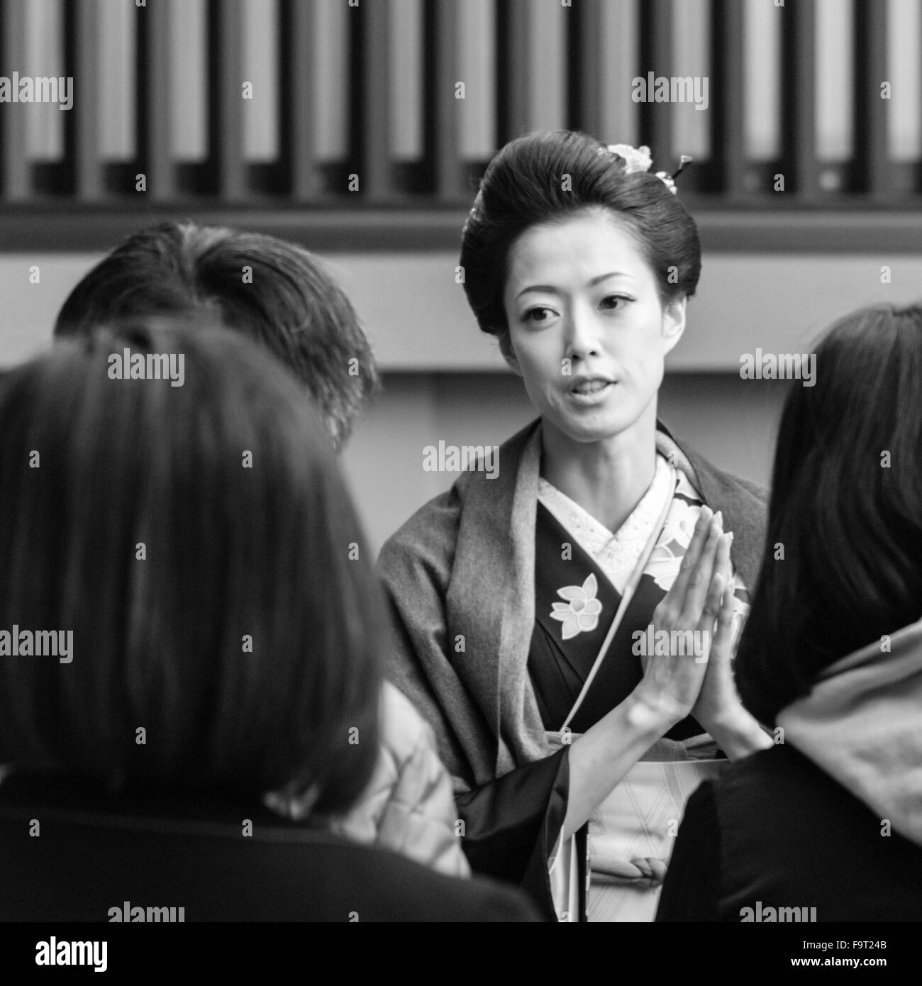 L'actrice et ancienne star de takarazuka (Yuga Yamato, 悠河 大和) visite le Sensō-ji à Asakusa, Tokyo Banque D'Images