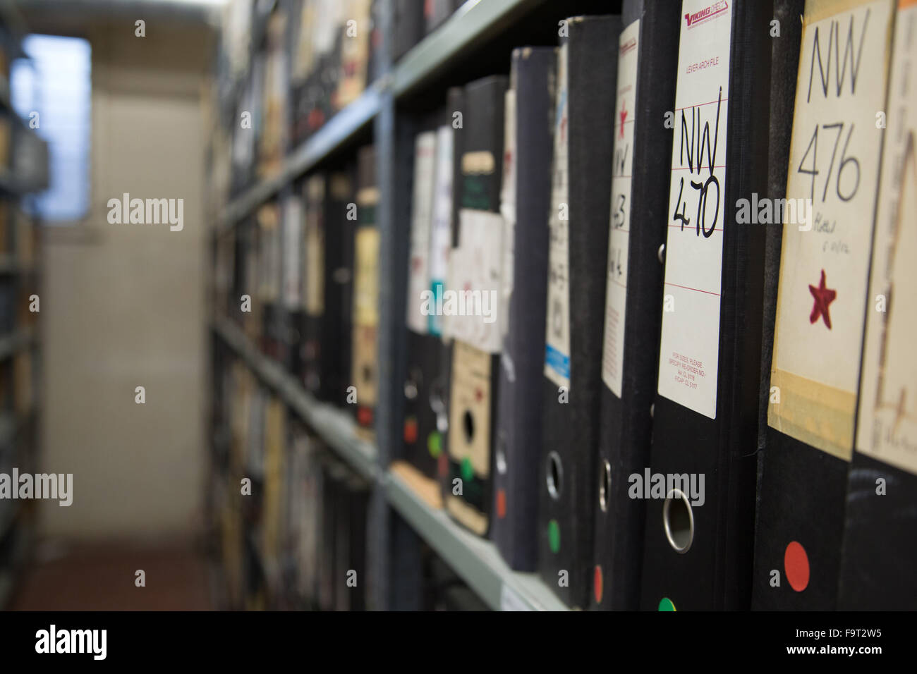 Les enregistrements de document d'archive et les fichiers boîtes de documents anciens Banque D'Images