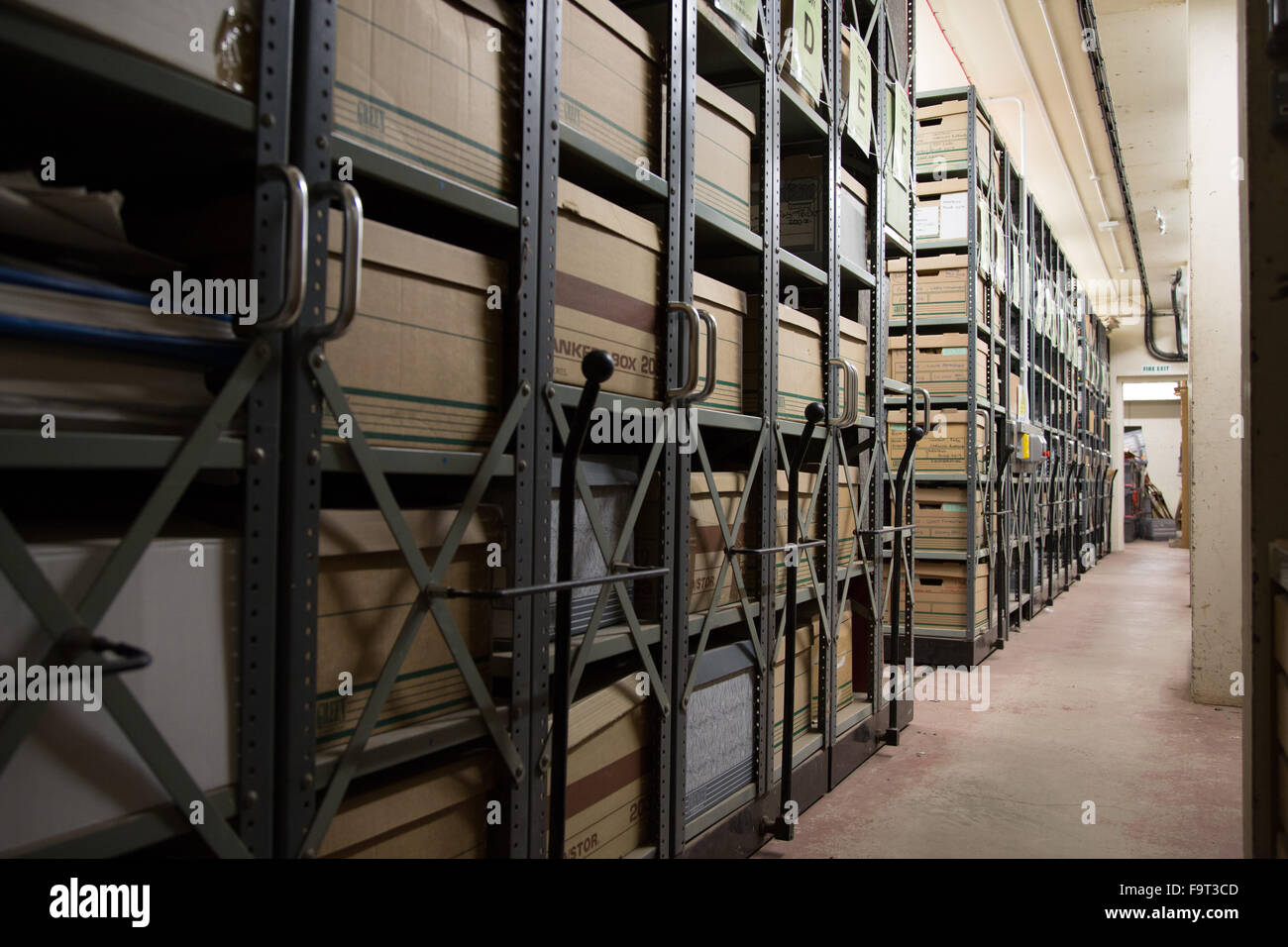 Les enregistrements de document d'archive et les fichiers boîtes de documents anciens Banque D'Images