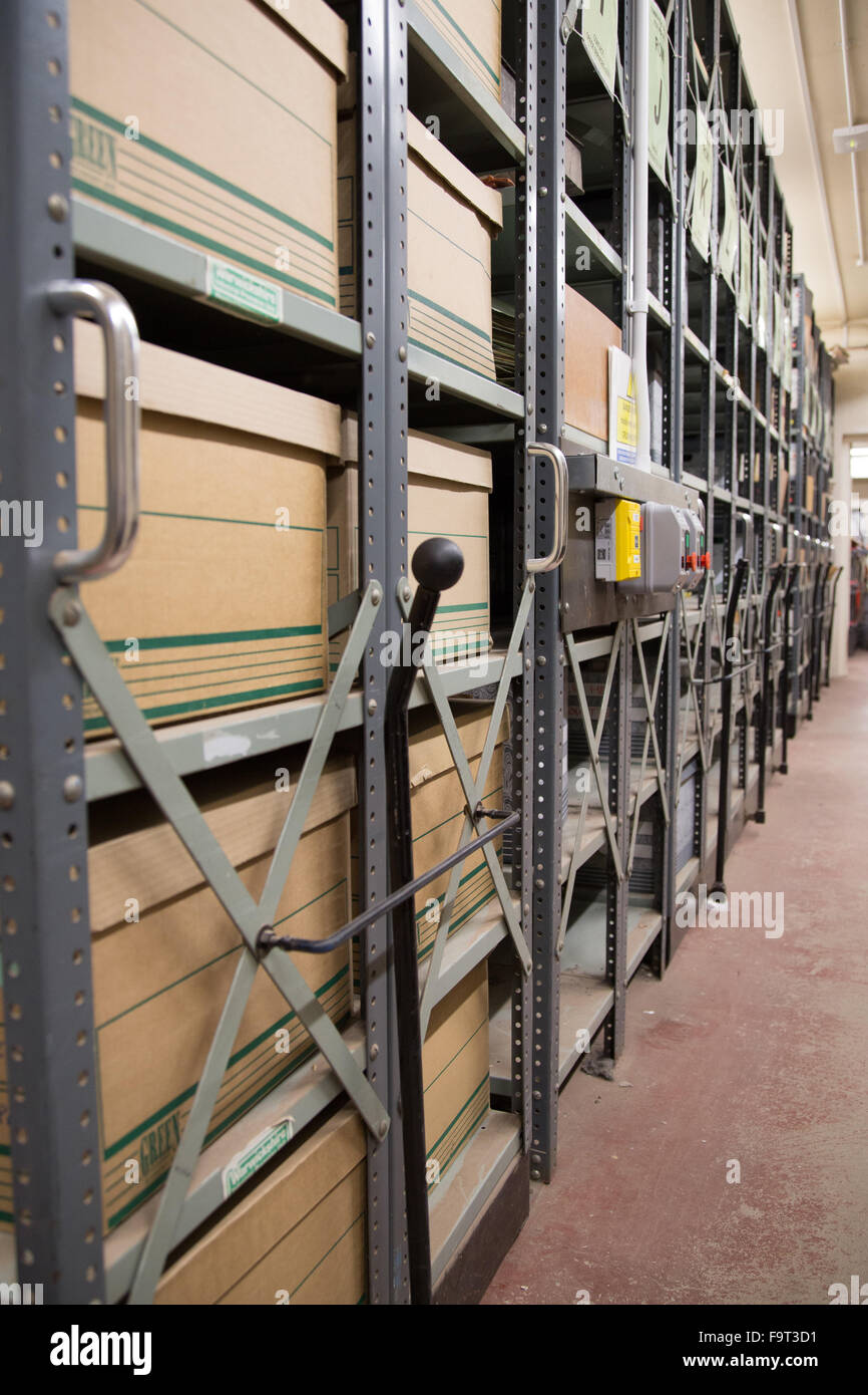 Les enregistrements de document d'archive et les fichiers boîtes de documents anciens Banque D'Images