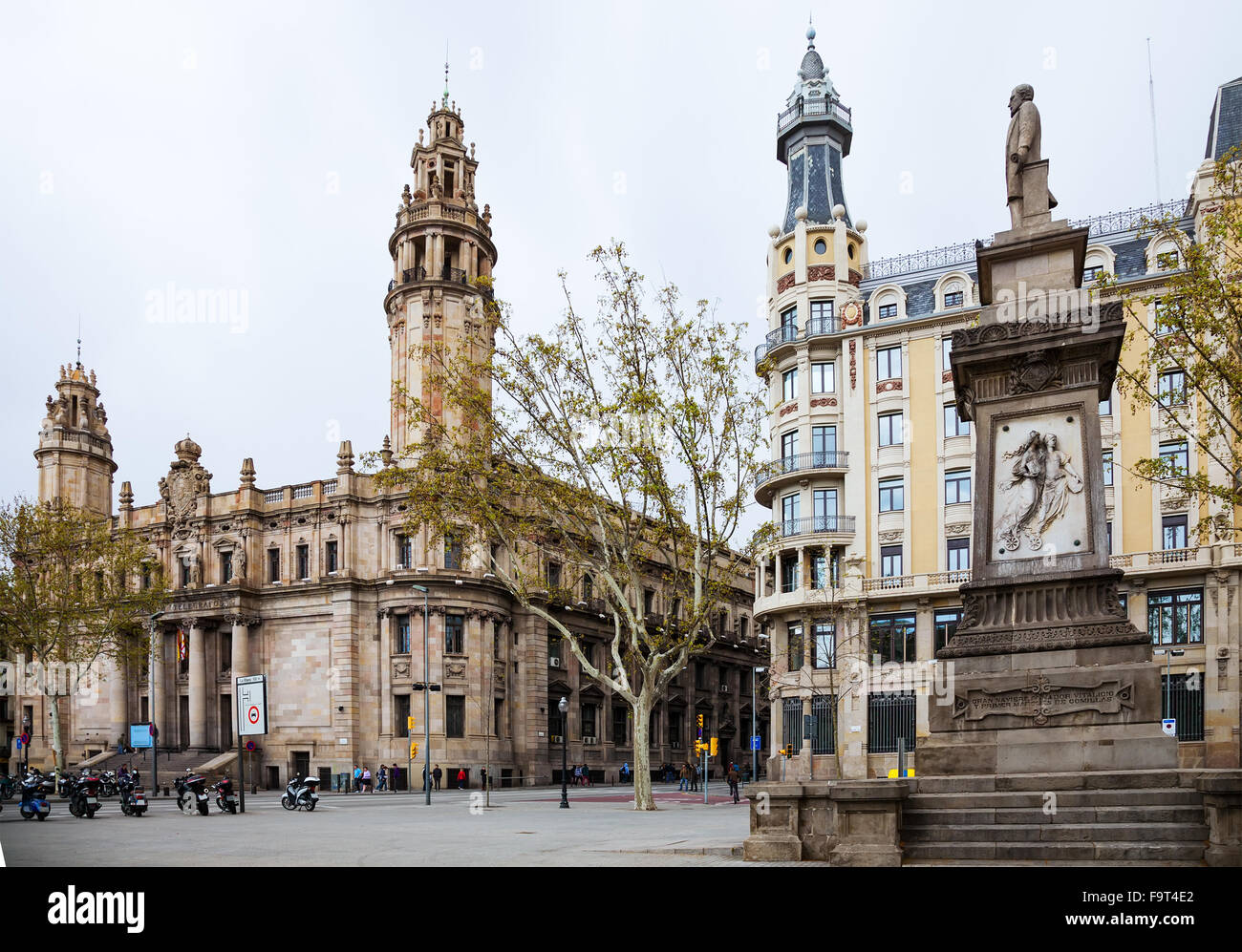 Vue de Barcelone, Espagne. Bureau de poste principal - Correos de Barcelona  Photo Stock - Alamy