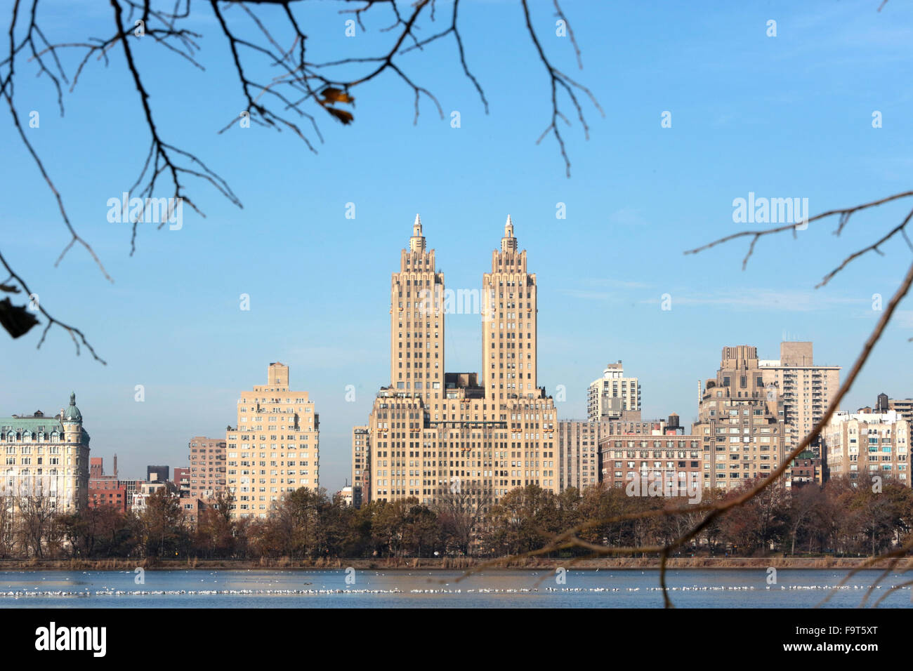 Le Central Park le réservoir avec le Upper West Skyline en arrière-plan. Banque D'Images