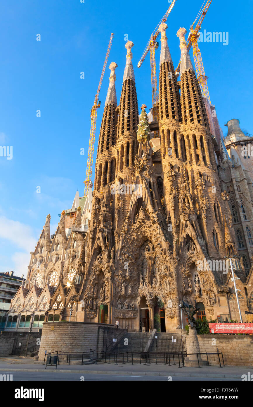 Barcelone, Espagne - 26 août 2014 : matin, vue sur la Sagrada Familia, la cathédrale conçu par Antoni Gaudi, qui est b Banque D'Images