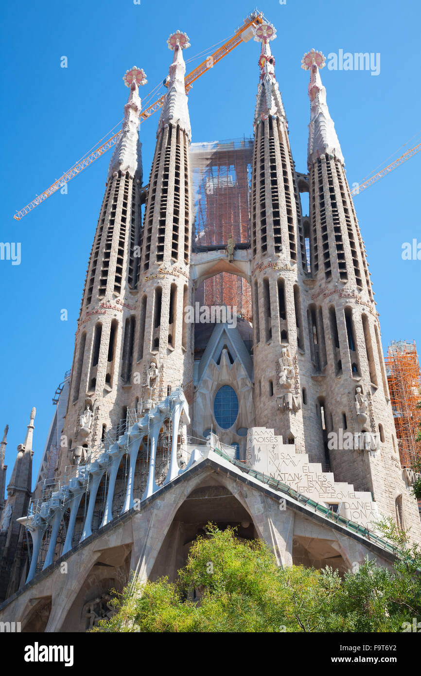 Barcelone, Espagne - 26 août 2014 : façade de la Sagrada Familia, la cathédrale conçu par Antoni Gaudi, qui est en cours de construction depuis le 1er Banque D'Images