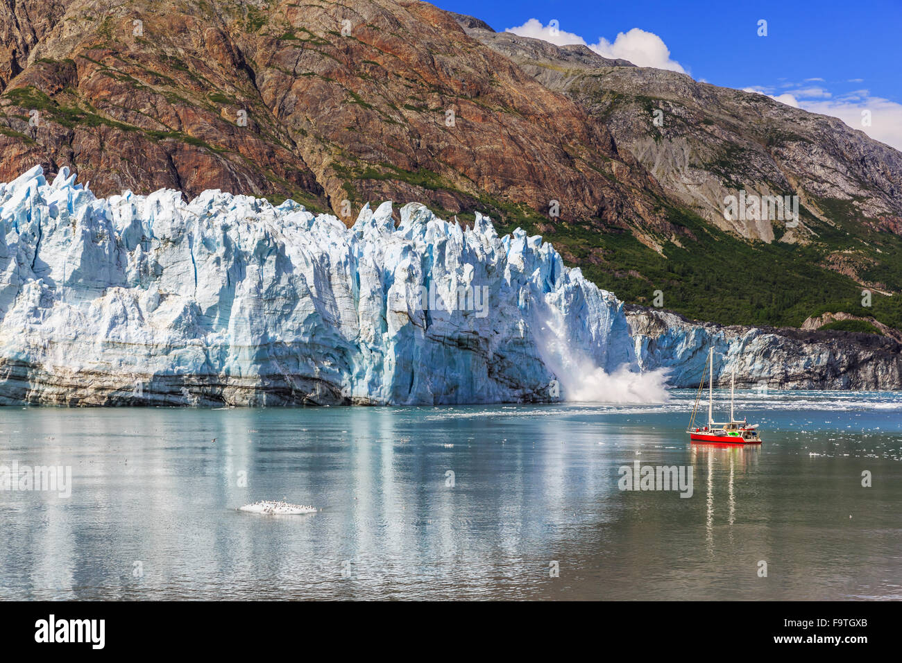 Glacier Bay, Alaska. Vêlage de glace à Margerie Glacier dans le Parc National de Glacier Bay Banque D'Images