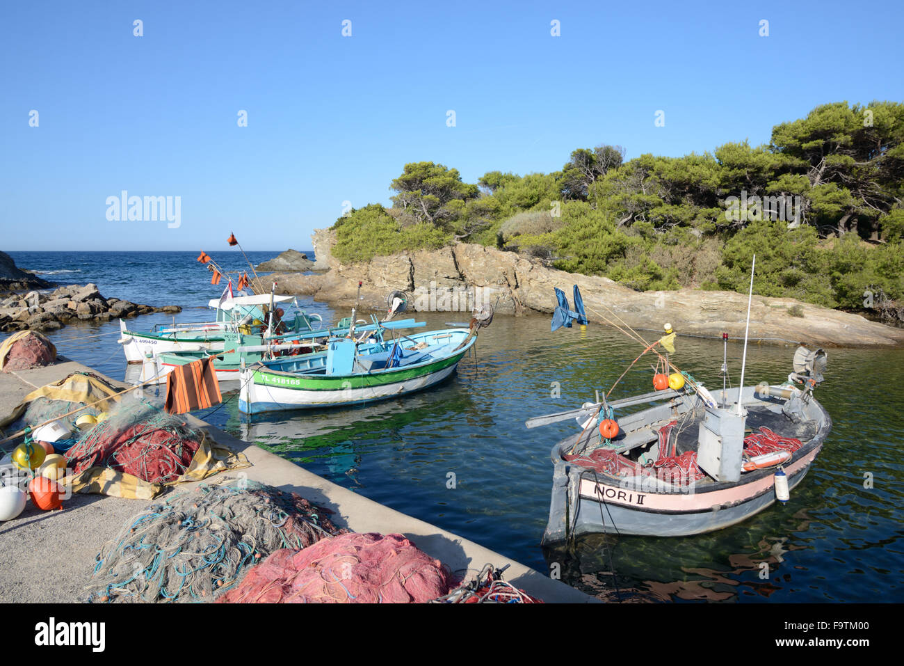 Bateaux de pêche en bois traditionnel de l'île du Grand Gaou Sanary-sur-Mer près de Sanary-sur-Mer Provence France Banque D'Images