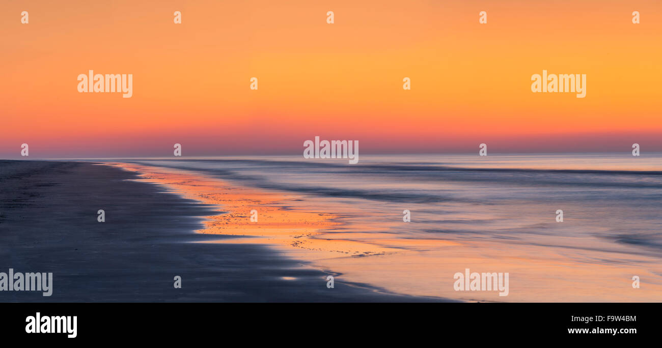 Soleil sur plage avec des vagues en Mouvement Flou & Tide, Hilton Head Island, Caroline du Sud, USA Banque D'Images