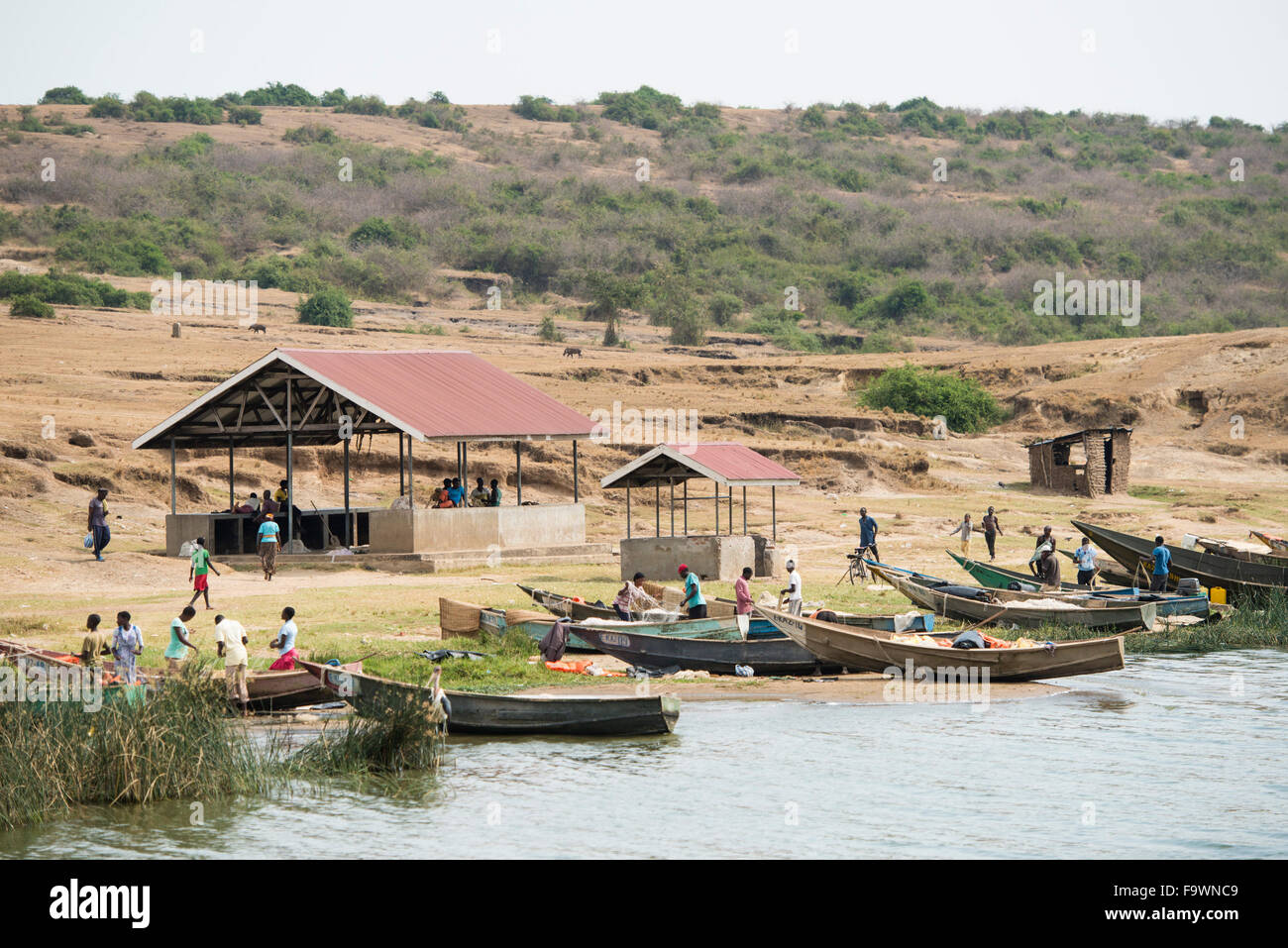 Village de pêcheurs sur le canal Kazinga, Ouganda Banque D'Images