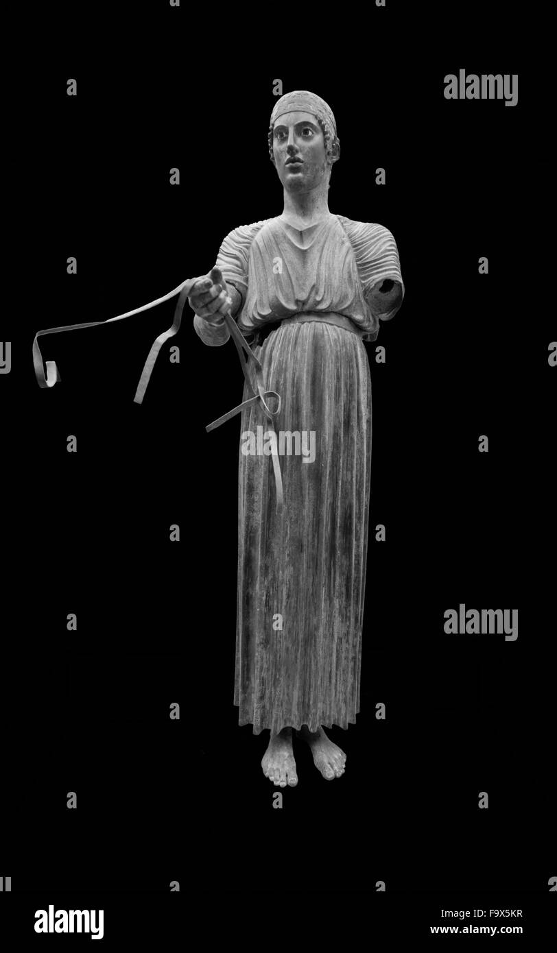 La statue en bronze de l'Aurige est l'une des plus célèbres expositions au musée de Delphes, en Grèce centrale, région Fokida Banque D'Images