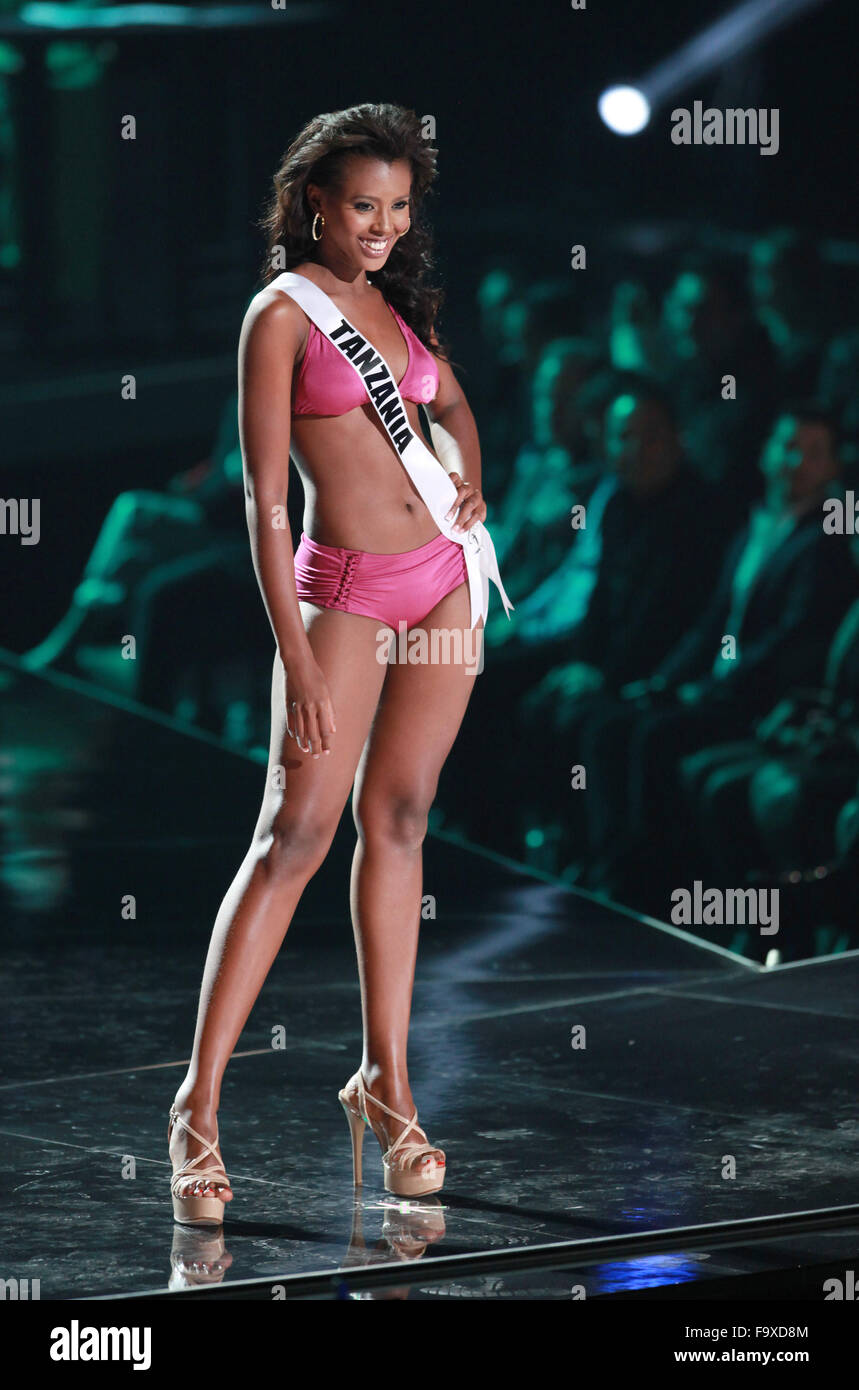 Las Vegas, Nevada, USA. Dec 18, 2015. Miss Tanzanie Lorraine Marriot participe au segment de la maillot 2015 Défilé de Miss Univers Compétition préliminaire et Costume National Show le 16 décembre 2015 au Théâtre de l'axe à l'intérieur de Planet Hollywood Resort & Casino à Las Vegas au Nevada. Crédit : Marcel Thomas/ZUMA/Alamy Fil Live News Banque D'Images