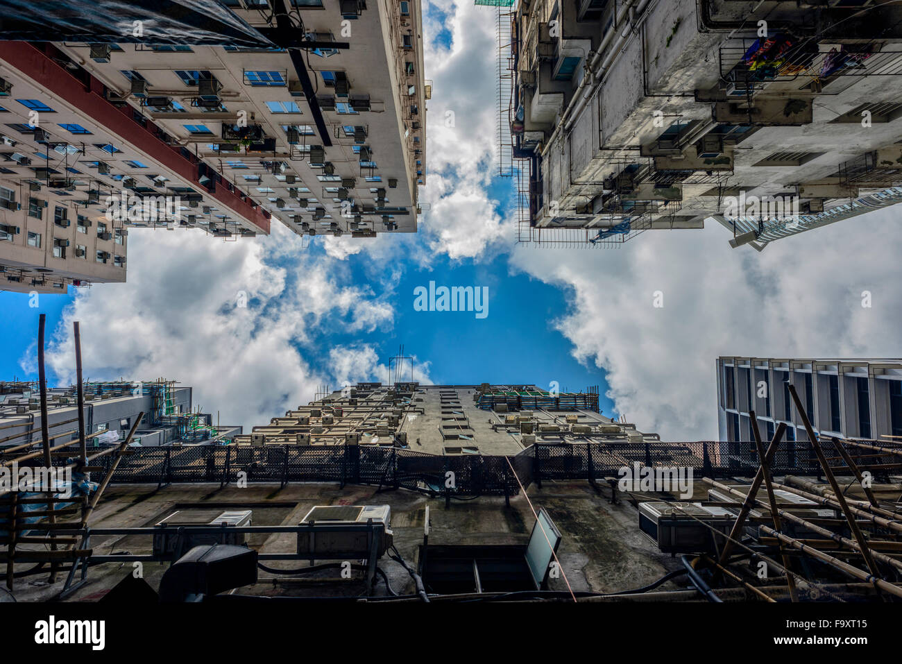 La Chine, Hong Kong, façades de Chungking Mansions vu de dessous Banque D'Images