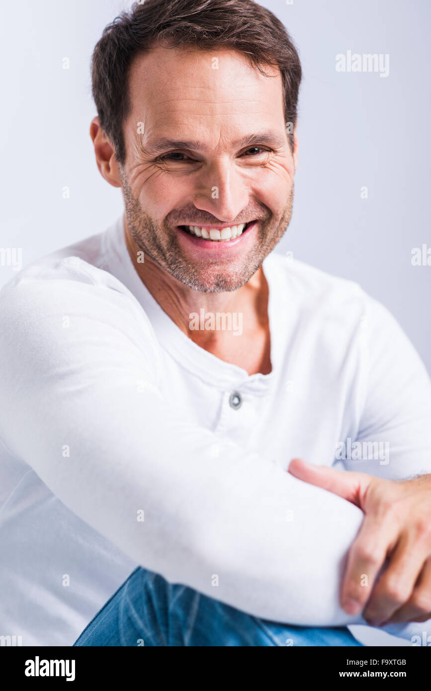 Portrait of smiling man avec le chaume Banque D'Images