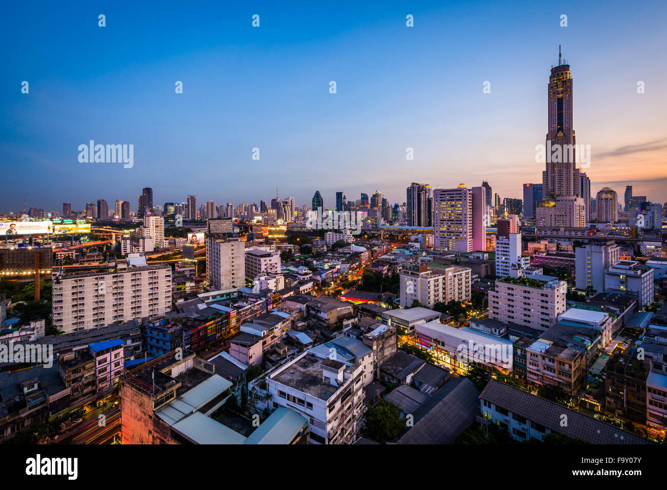 Vue de la Ratchathewi District au coucher du soleil, à Bangkok, Thaïlande. Banque D'Images