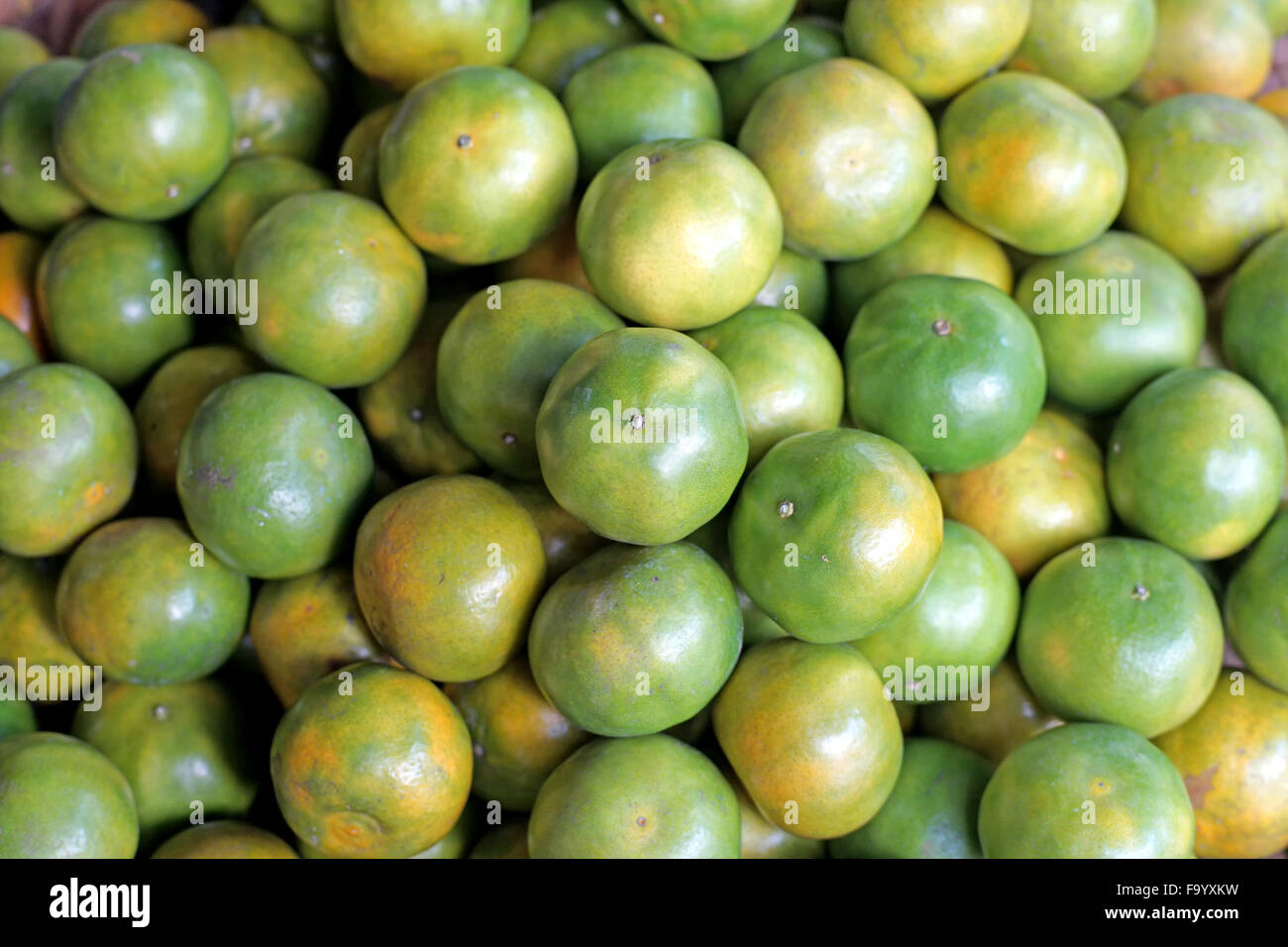 Pile de l'orange douce à la fruit market Banque D'Images Pile de l'orange douce à la fruit market Banque D'Images