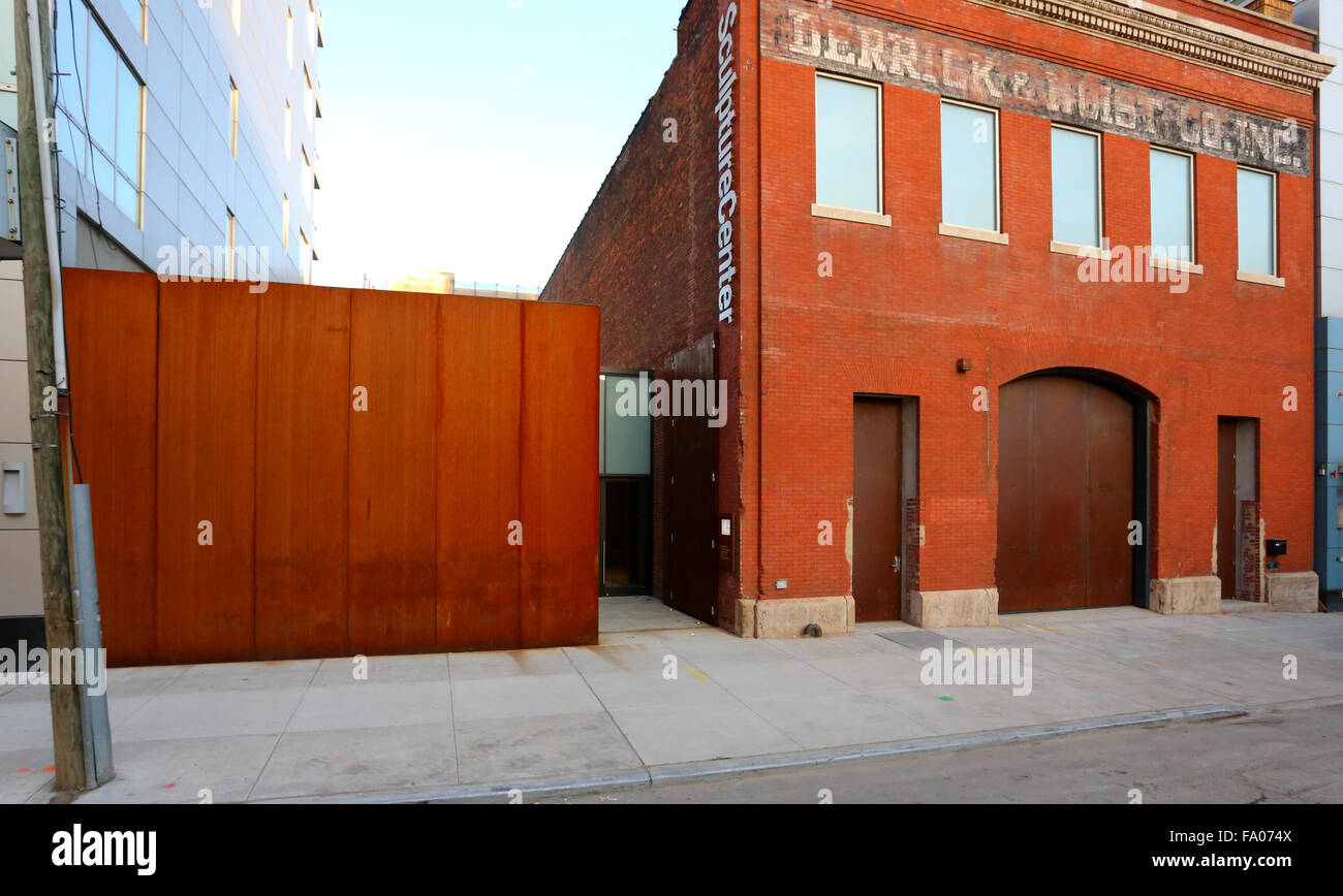SculptureCenter Purves 44-19 St, Long Island City, New York. vitrine extérieure d'une sculpture dans le Queens Banque D'Images
