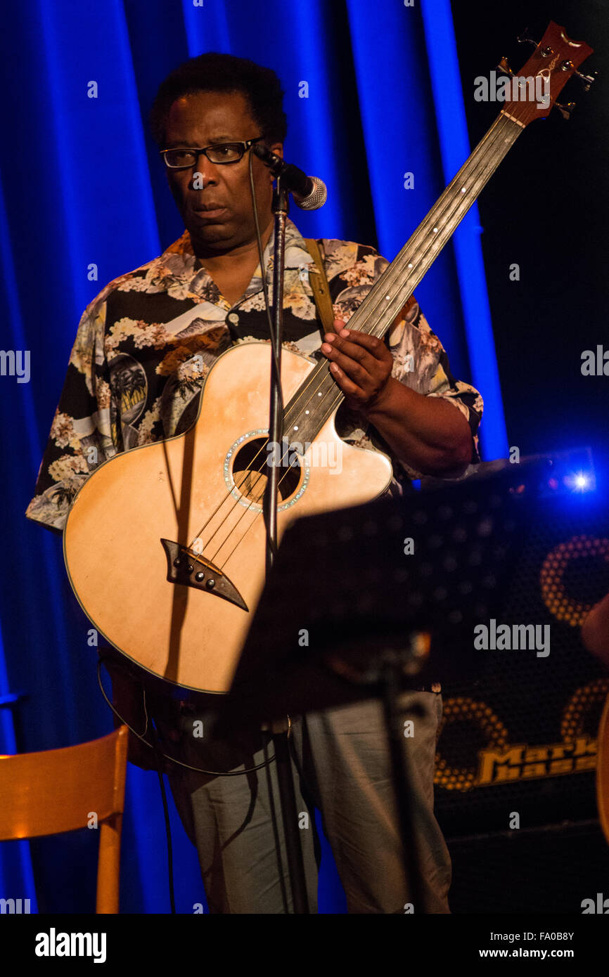 Milan Italie. Au 18 décembre 2015. La chanteuse et compositrice Sarah Jane Morris réalise en live sur la scène du Blue Note Crédit : Rodolfo Sassano/Alamy Live News Banque D'Images