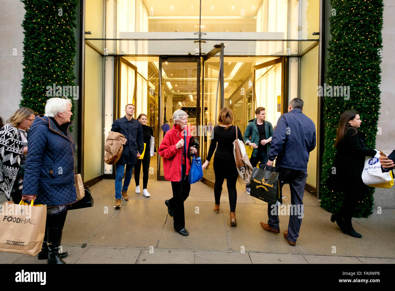 Londres, Royaume-Uni. 19 Décembre, 2015. 'La panique samedi' shopping de dernière minute dans la région de Oxford Street, Londres, Royaume-Uni. © Raymond Tang/Alamy vivre Banque D'Images