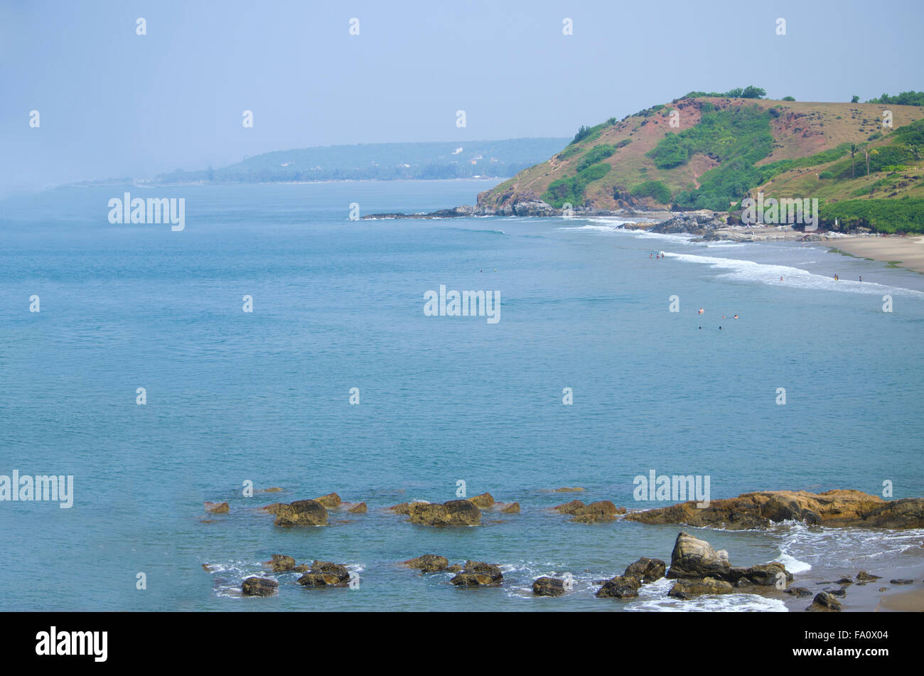 Beau paysage de mer avec Reeves, reste, un paysage, la mer, l'Inde, vacances, Reeves, pierres, la montagne, les plantes, l'océan Banque D'Images