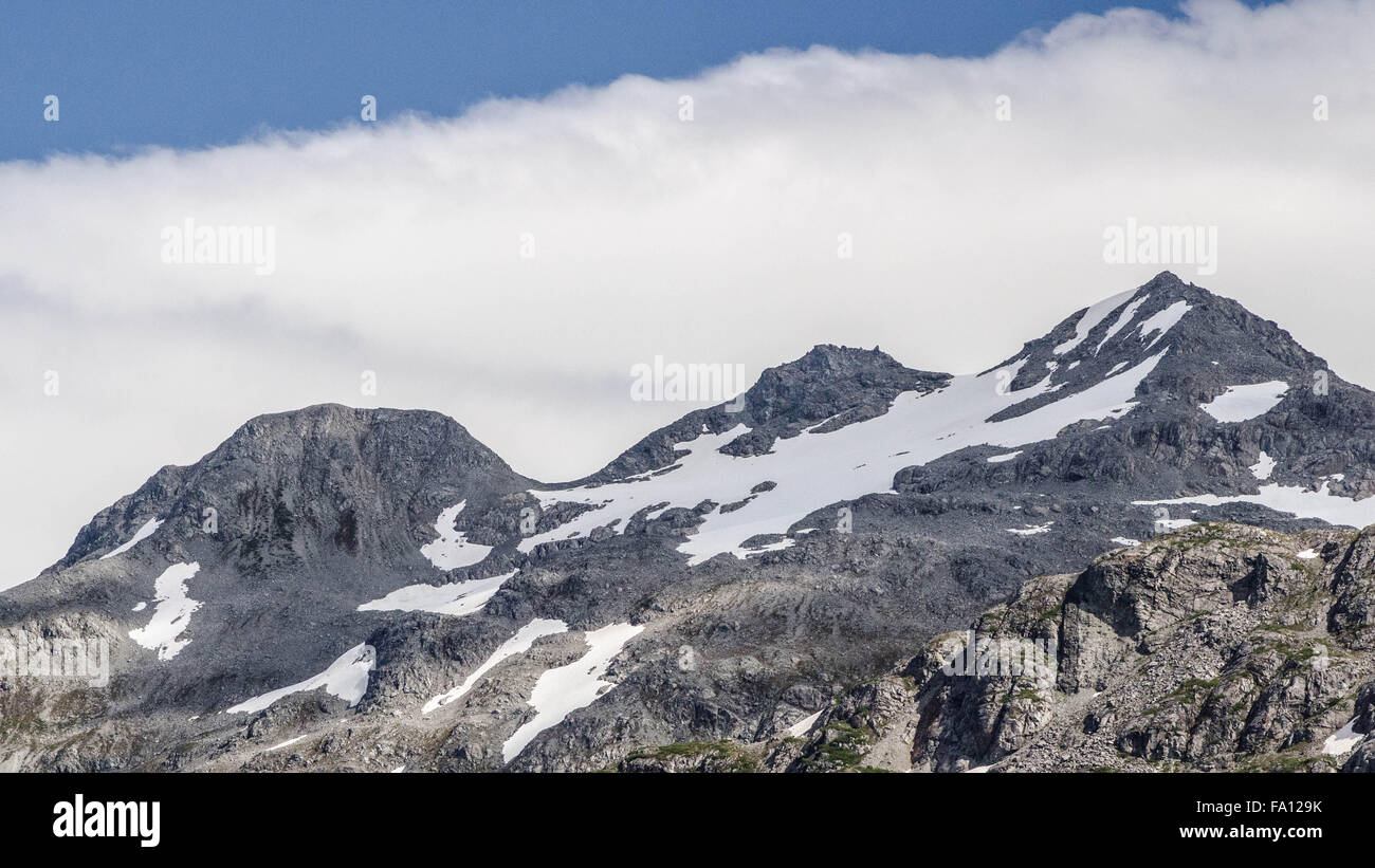 Montagnes enneigées en Alaska, no 2, dans le parc national de la baie glaciaire, en Alaska Banque D'Images