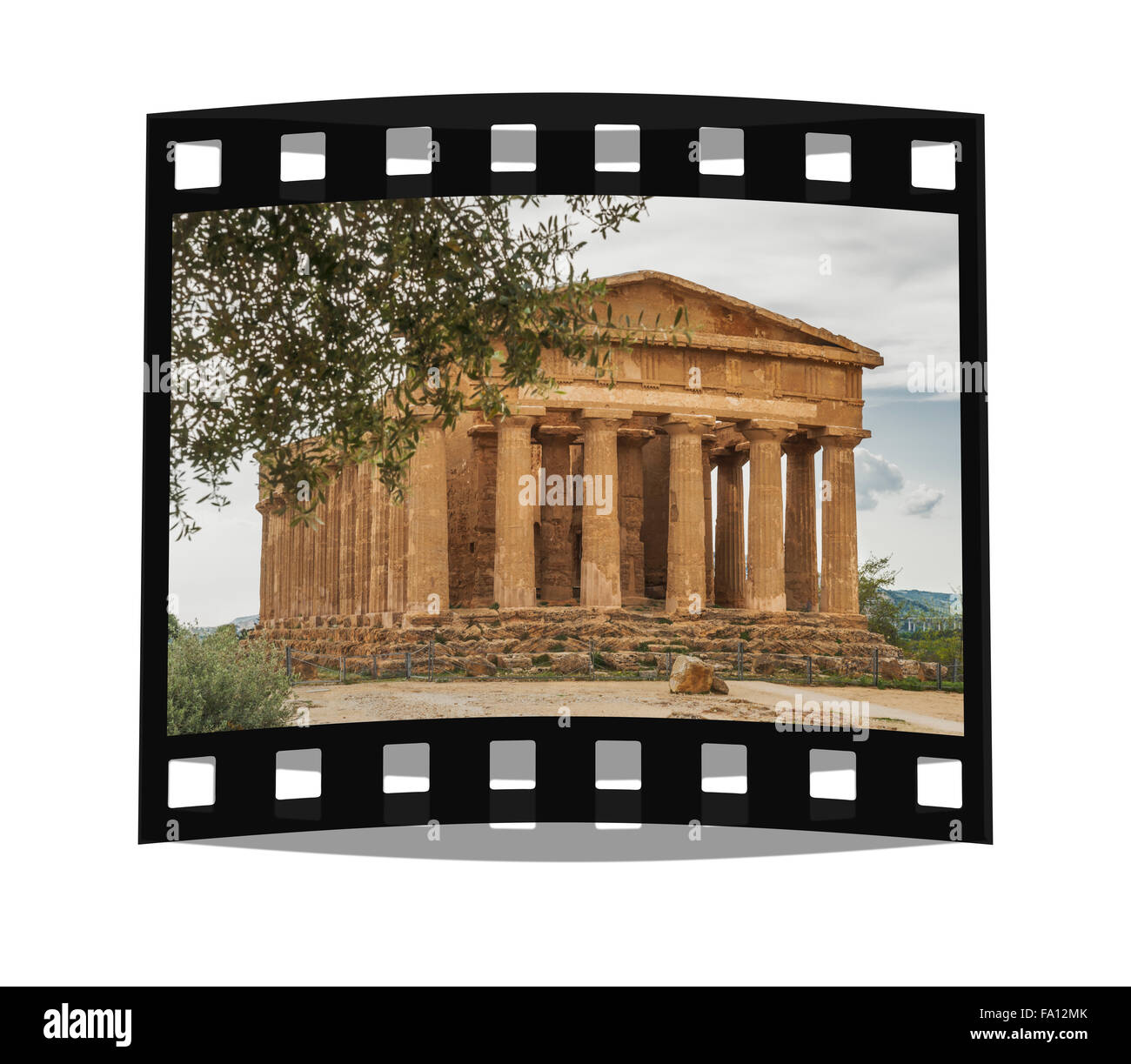 Le temple de Concordia a été construit environ 440 à 430 avant J.-C., Vallée des Temples, Valle dei Templi, Agrigento, Sicile, Italie, Europe Banque D'Images Le temple de Concordia a été construit environ 440 à 430 avant J.-C., Vallée des Temples, Valle dei Templi, Agrigento, Sicile, Italie, Europe Banque D'Images