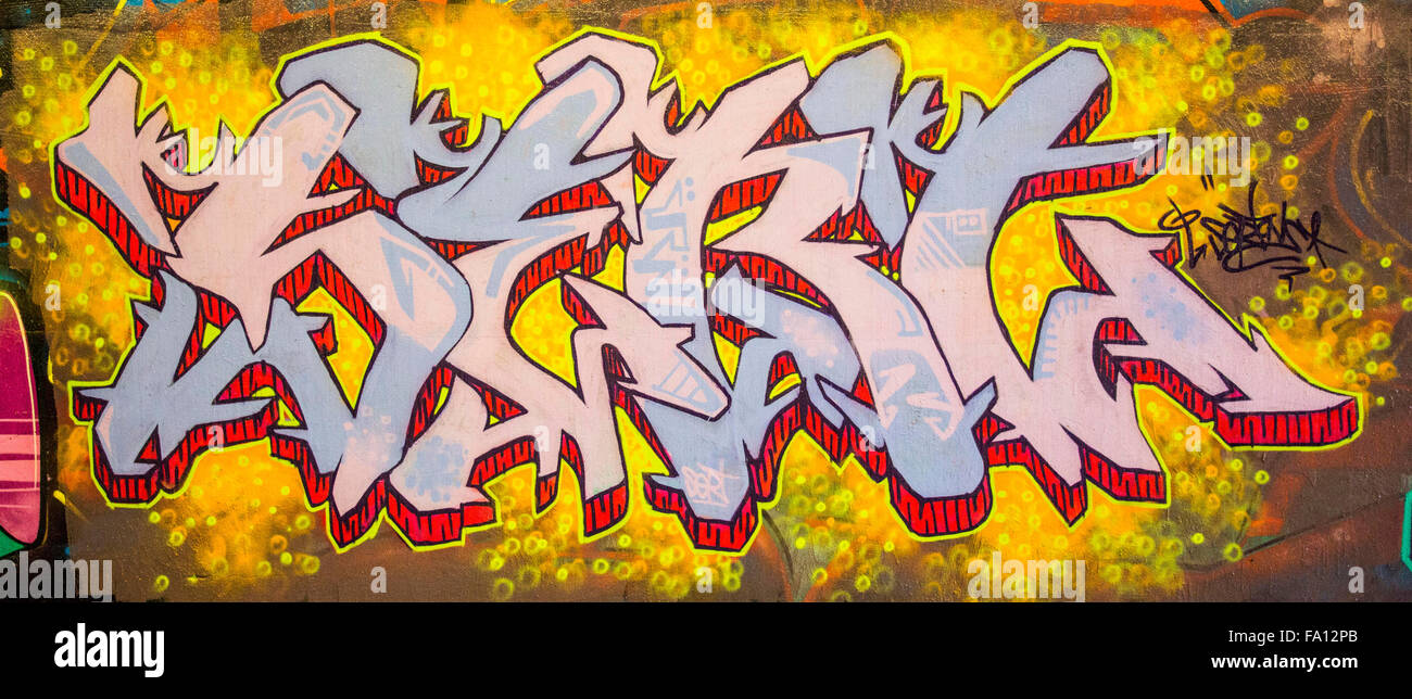 L'art du graffiti à la sortie du métro, Fernando Aínsa Amigues Wakefield, Royaume-Uni. Banque D'Images