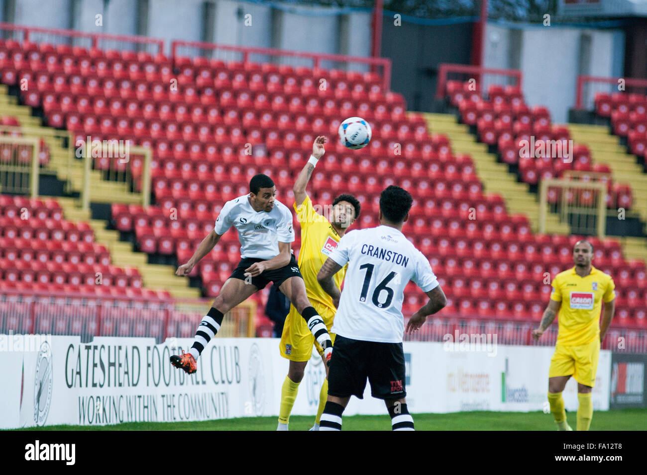 Gateshead FC vs Woking FC à Gateshead International Stadium, UK le samedi 19 décembre 2015 le de crédit Dan Cooke/Alamy Live News Banque D'Images
