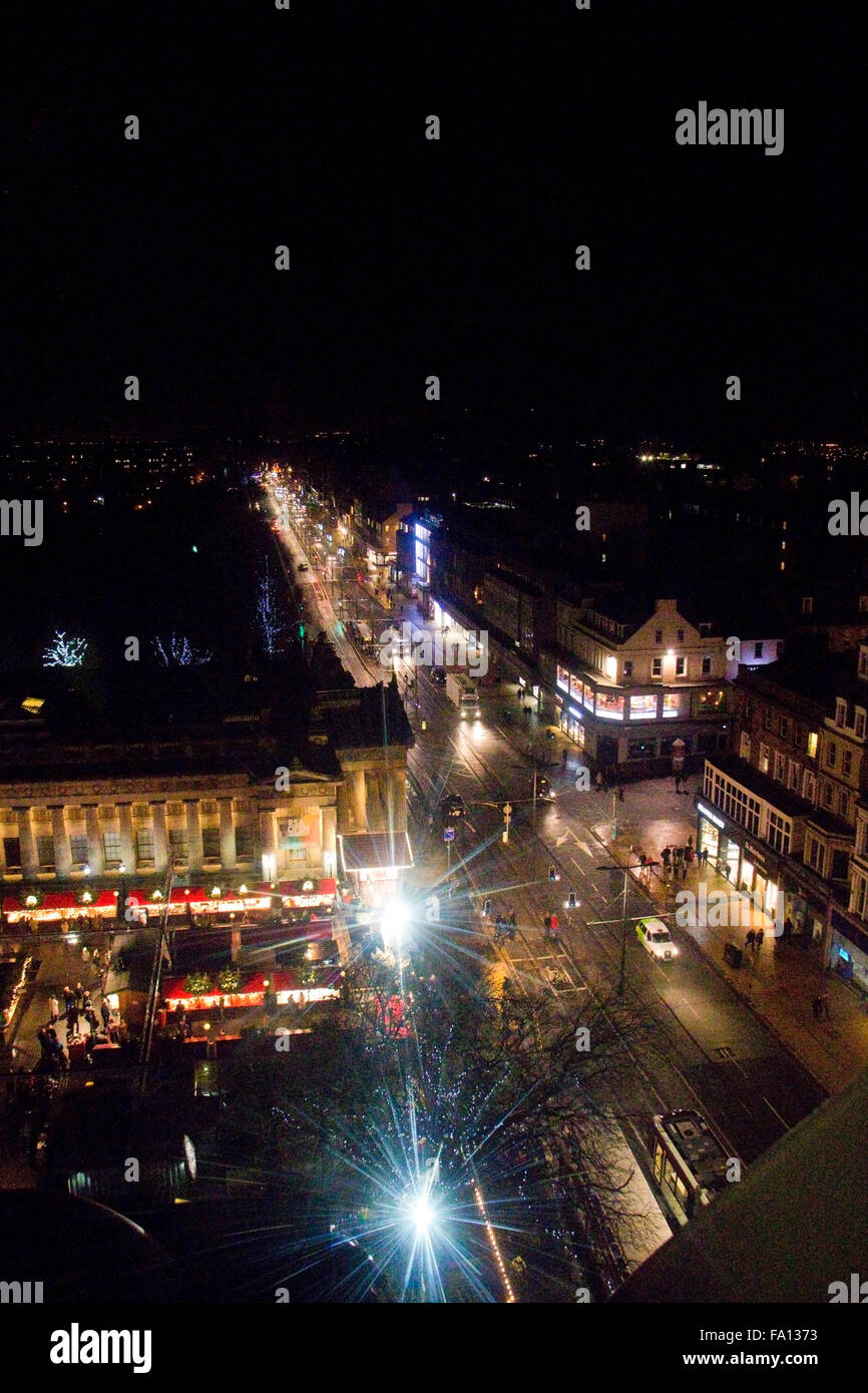 Une vue du marché de Noël, Princes Street, Edinburgh, Ecosse, Royaume-Uni Banque D'Images