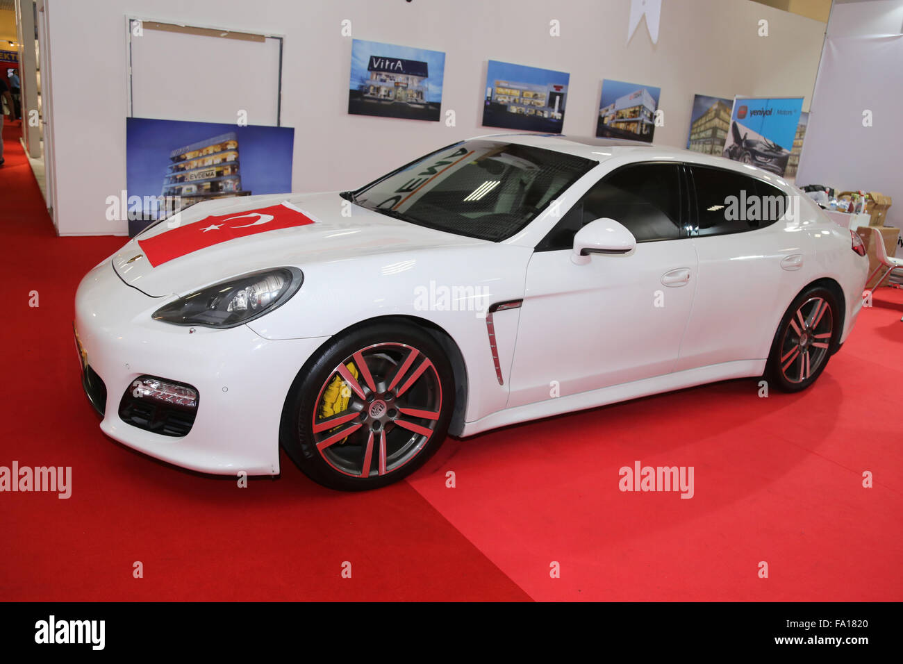 Une Porsche à voitures utilisées à vendre juste en CNX Expo Banque D'Images