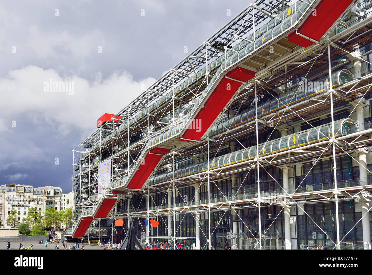 Escalier extérieur couvert, Musée d'Art moderne, Centre Pompidou, du Marais, à Paris, Ile de France, France Banque D'Images