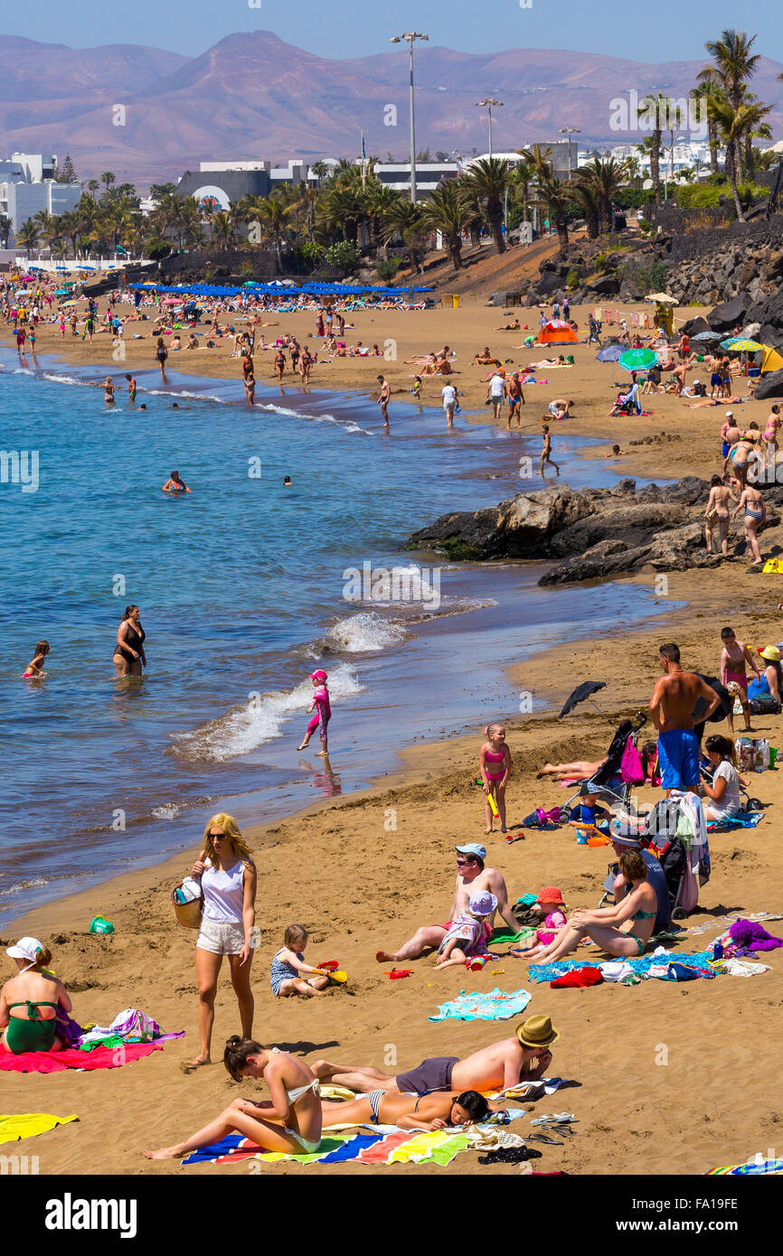 Playa Grande, la plage de la ville de Puerto del Carmen, Lanzarote, îles Canaries, Espagne, le sud de l'Europe Banque D'Images
