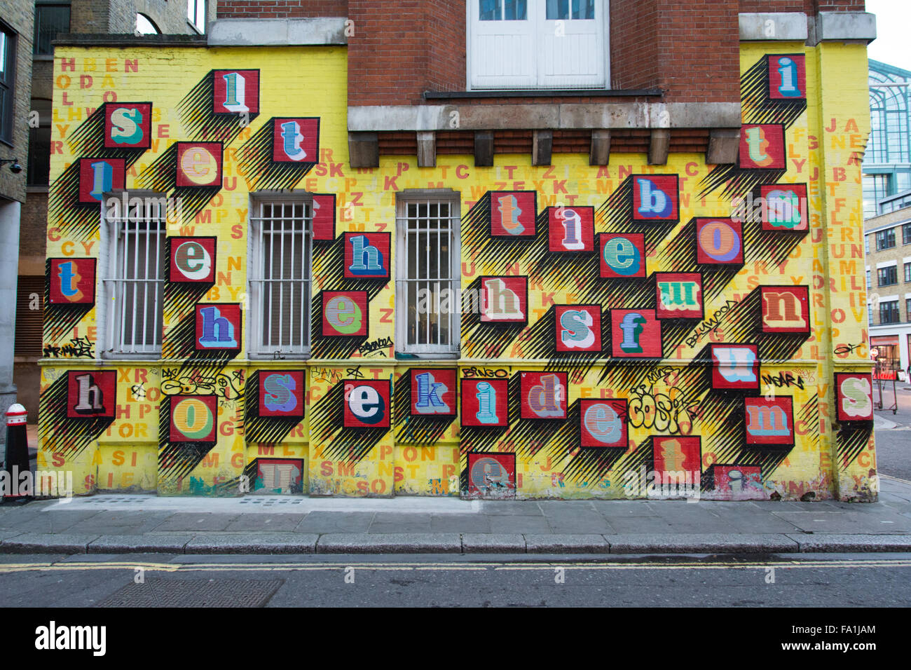 Peinture murale par Ben Eine sur Middlesex Street, Londres. Banque D'Images