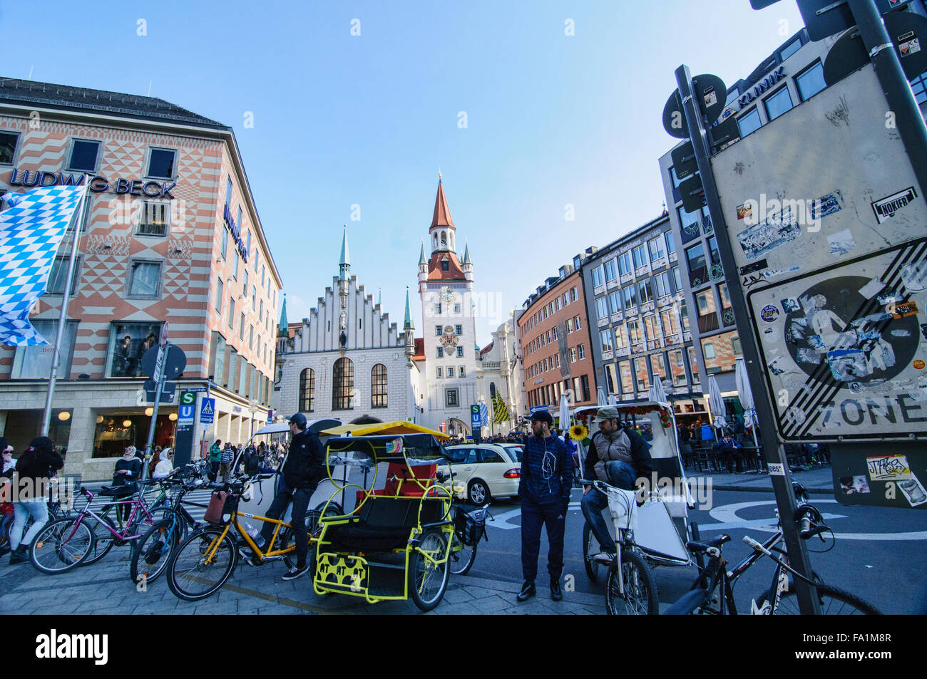 Scène à la tour de l'horloge sur la Marienplatz à Munich, Allemagne Banque D'Images