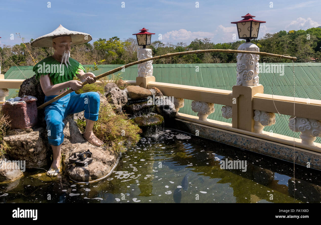 Pêcheur décoratifs dans le temple taoïste à Beverly Hills de la ville de Cebu aux Philippines Banque D'Images