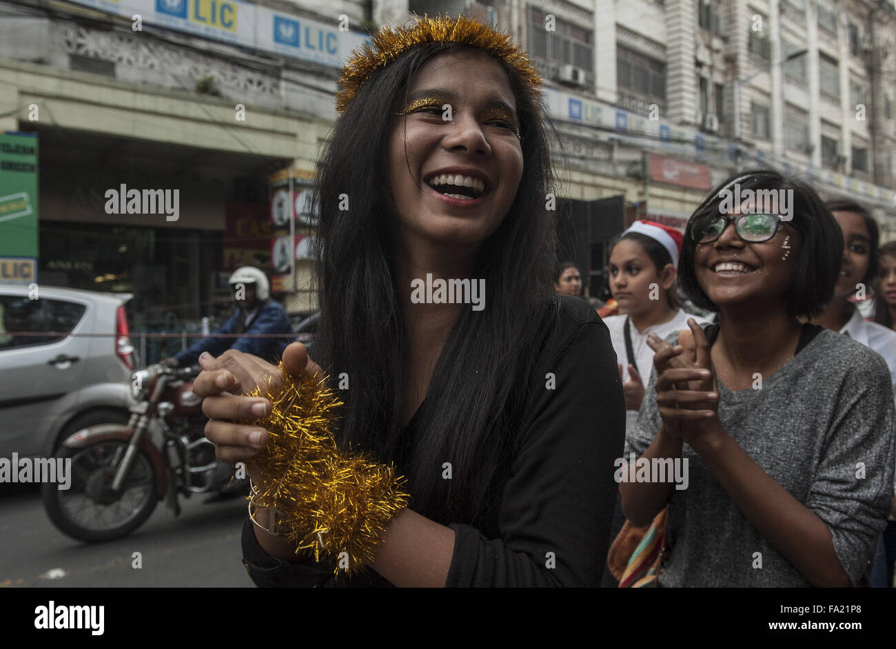 Kolkata, l'état indien du Bengale occidental. 18Th Oct, 2015. Les jeunes indiens participent à une procession de Noël pour Noël à venir à Calcutta, capitale de l'Est de l'état indien du Bengale-occidental, le 20 Déc., 2015. © Tumpa Mondal/Xinhua/Alamy Live News Banque D'Images