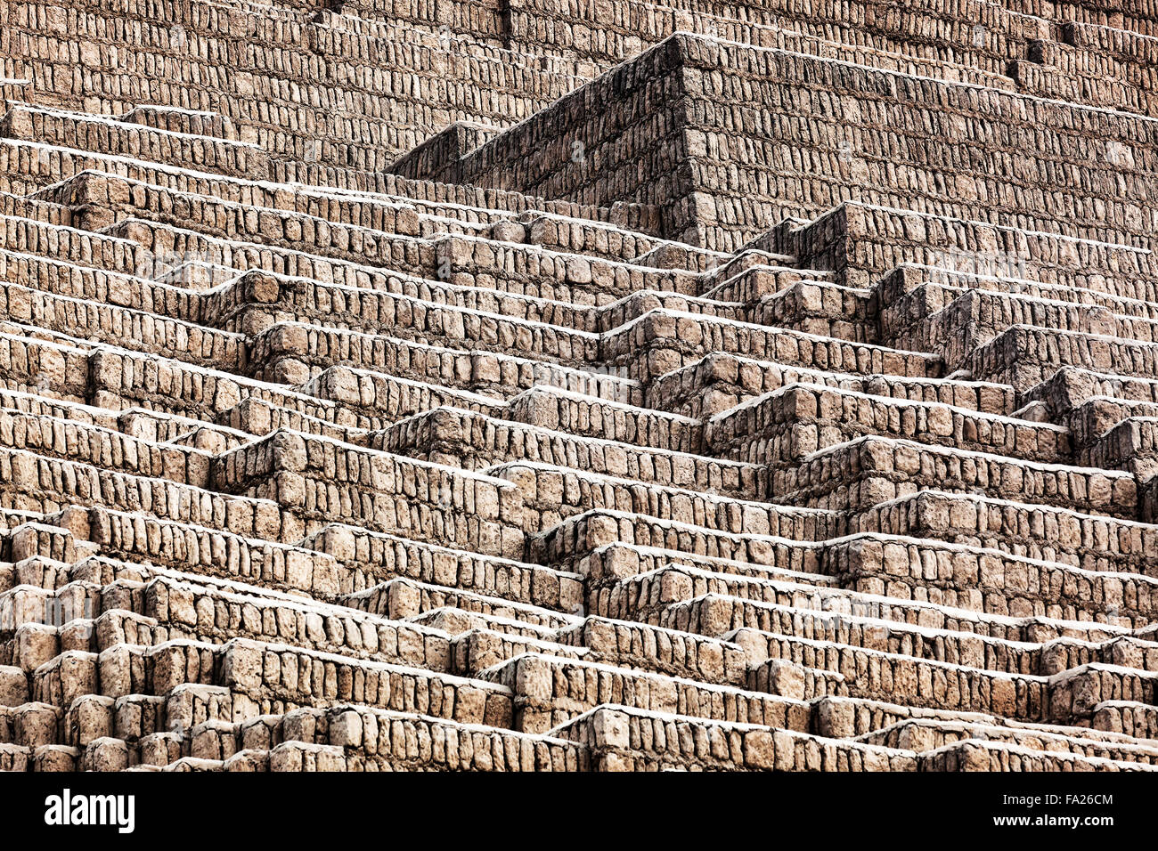 Pyramide de briques sur une journée ensoleillée Banque D'Images