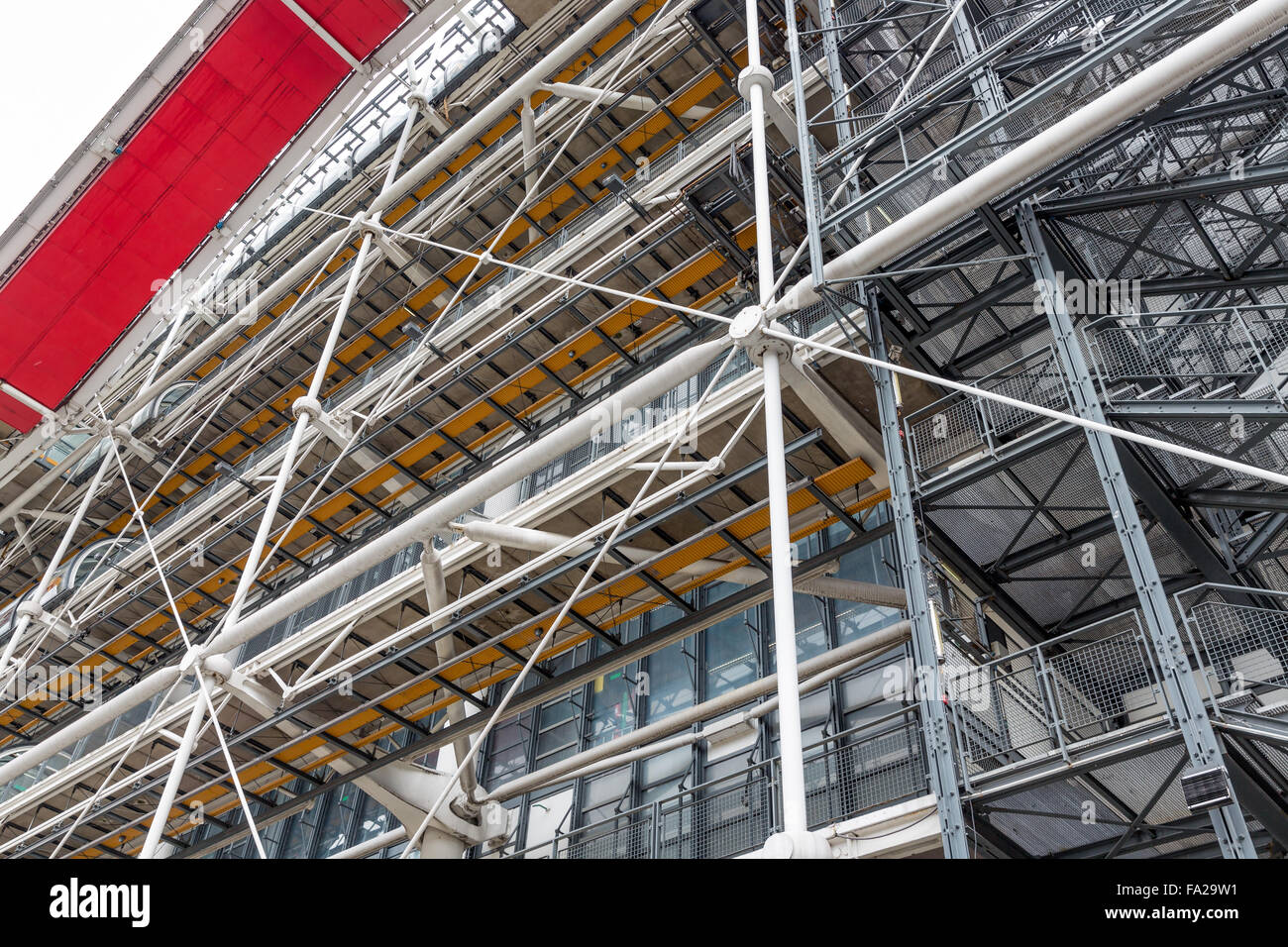 PARIS, FRANCE - Le 29 mai : Façade du célèbre Centre Pompidou le 29 mai 2015 à Paris, France Banque D'Images