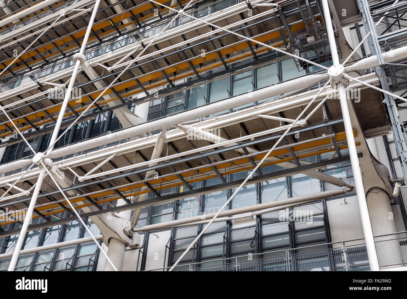 PARIS, FRANCE - Le 29 mai : Façade du célèbre Centre Pompidou le 29 mai 2015 à Paris, France Banque D'Images