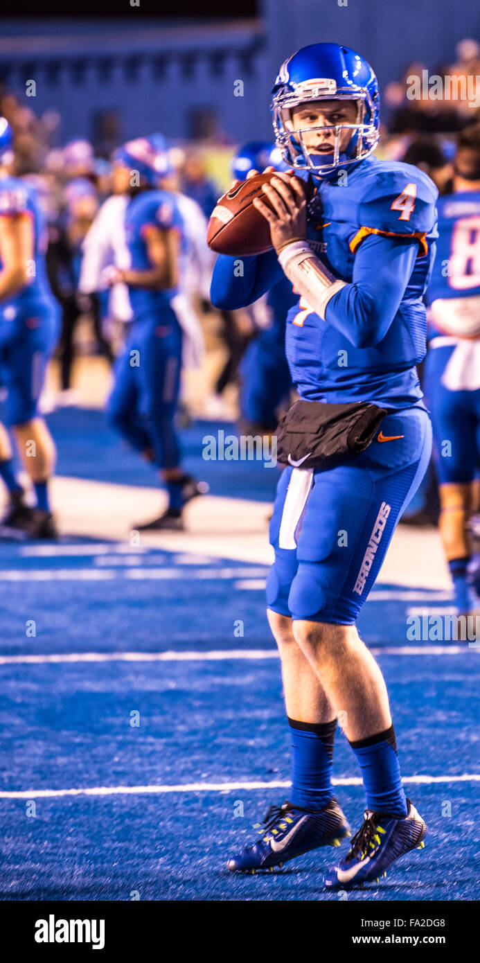 FOOTBALL, Boise State Football Quarterback Brett Rypien passant dans le jeu contre l'Armée de l'air à Albertson's Stadium, Boise, ID, USA Banque D'Images