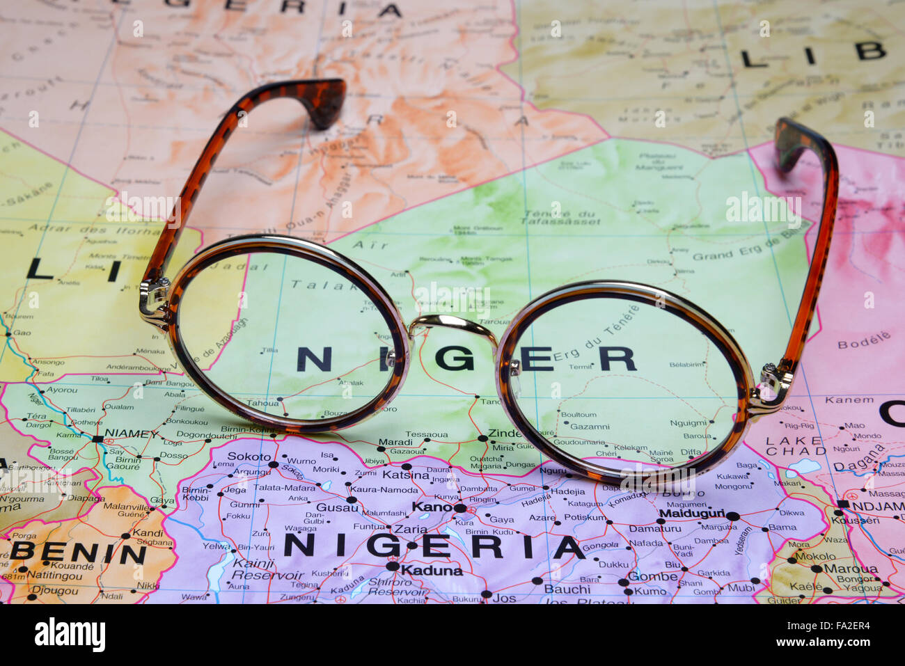 Verres sur une carte - Niger Banque D'Images