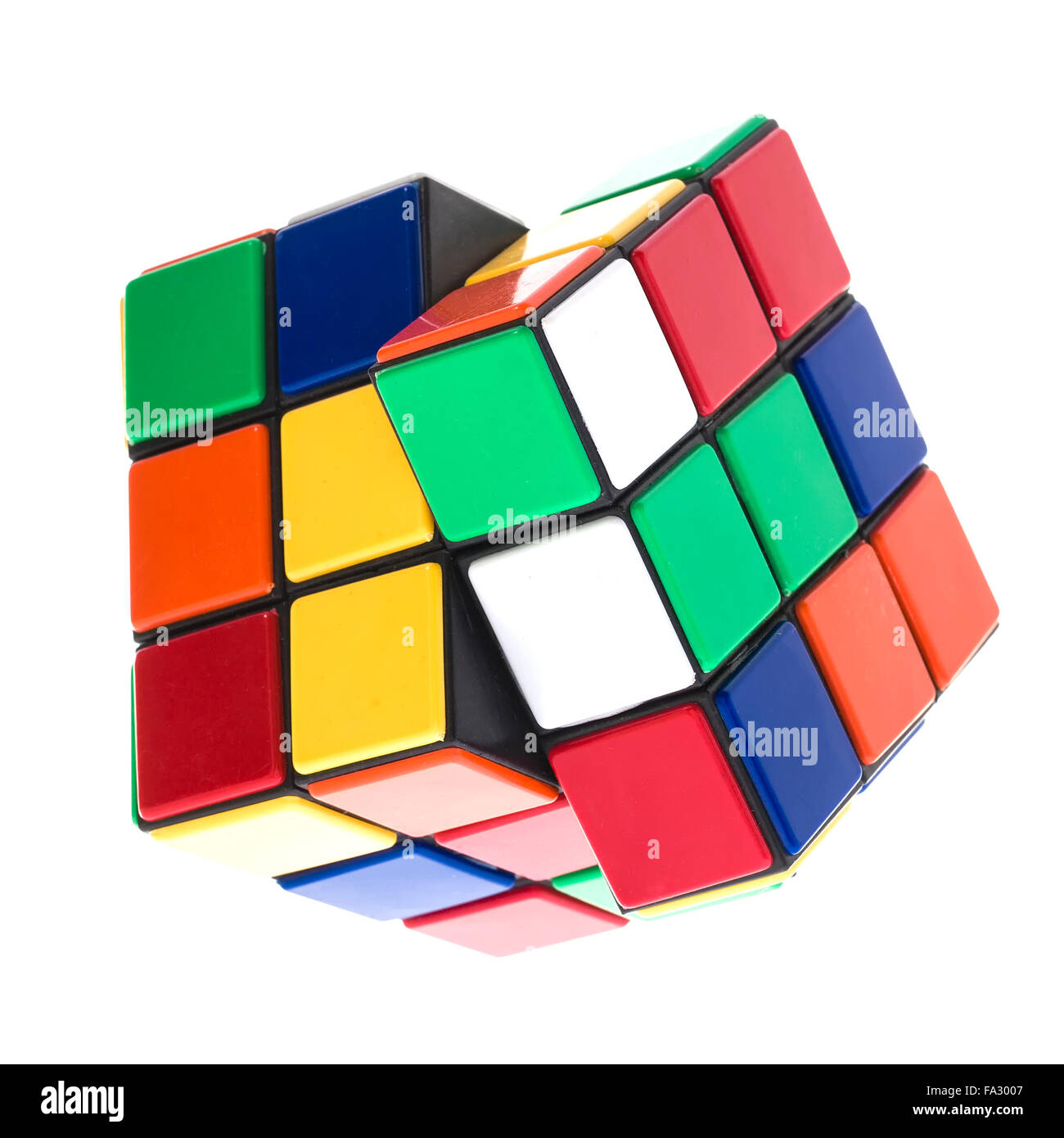 Rubik's cube sur un fond blanc. Le Rubik's Cube a été inventé par l'architecte Hongrois Erno Rubik en 1974. Banque D'Images