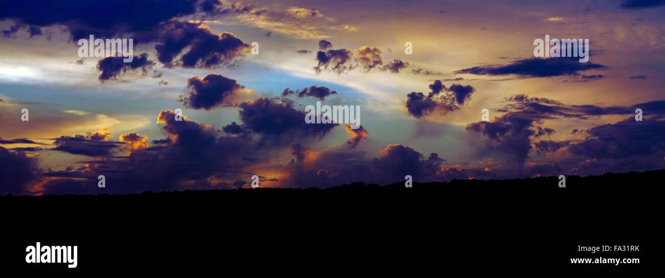 Panorama photo d'un ciel de coucher du soleil Banque D'Images