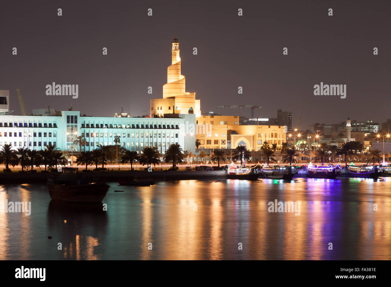 Corniche de Doha, Qatar de nuit Banque D'Images