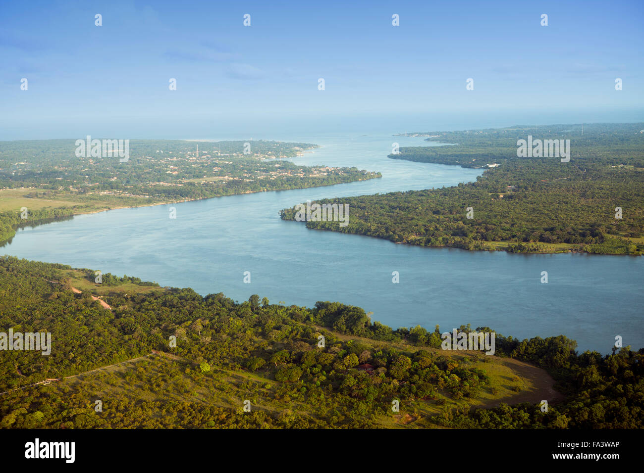 Soure village et l'embouchure de la rivière Paracauari sur l'île de Marajo, Brazilian Amazon, Amazon basin Banque D'Images