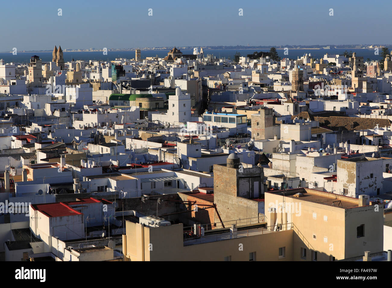 Toits de bâtiments dans le quartier de la vina, à l'ouest de toit cathédrale, Cadix, Espagne Banque D'Images