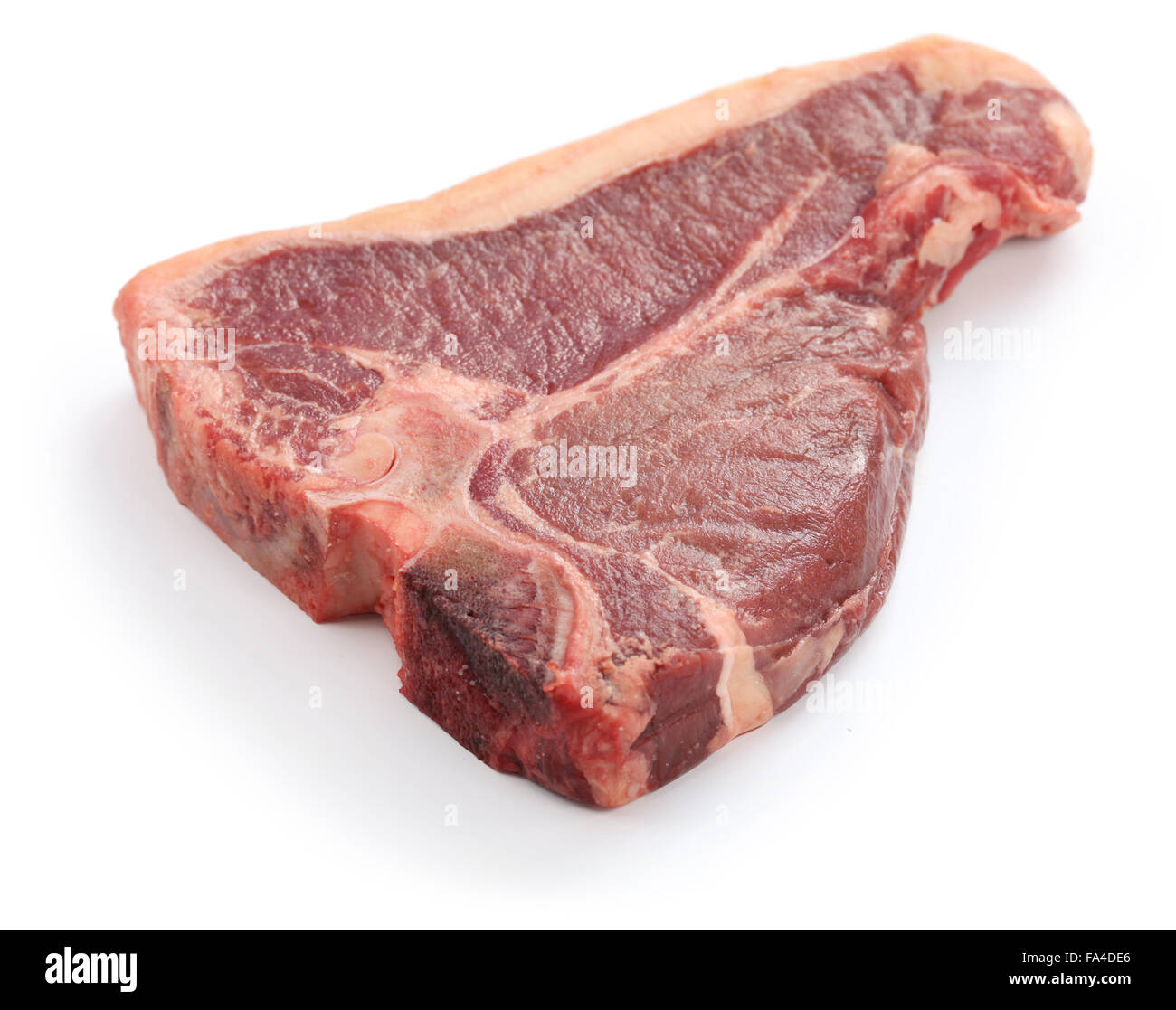 Sécher de t-bone steak de boeuf cru, isolé sur fond blanc Banque D'Images
