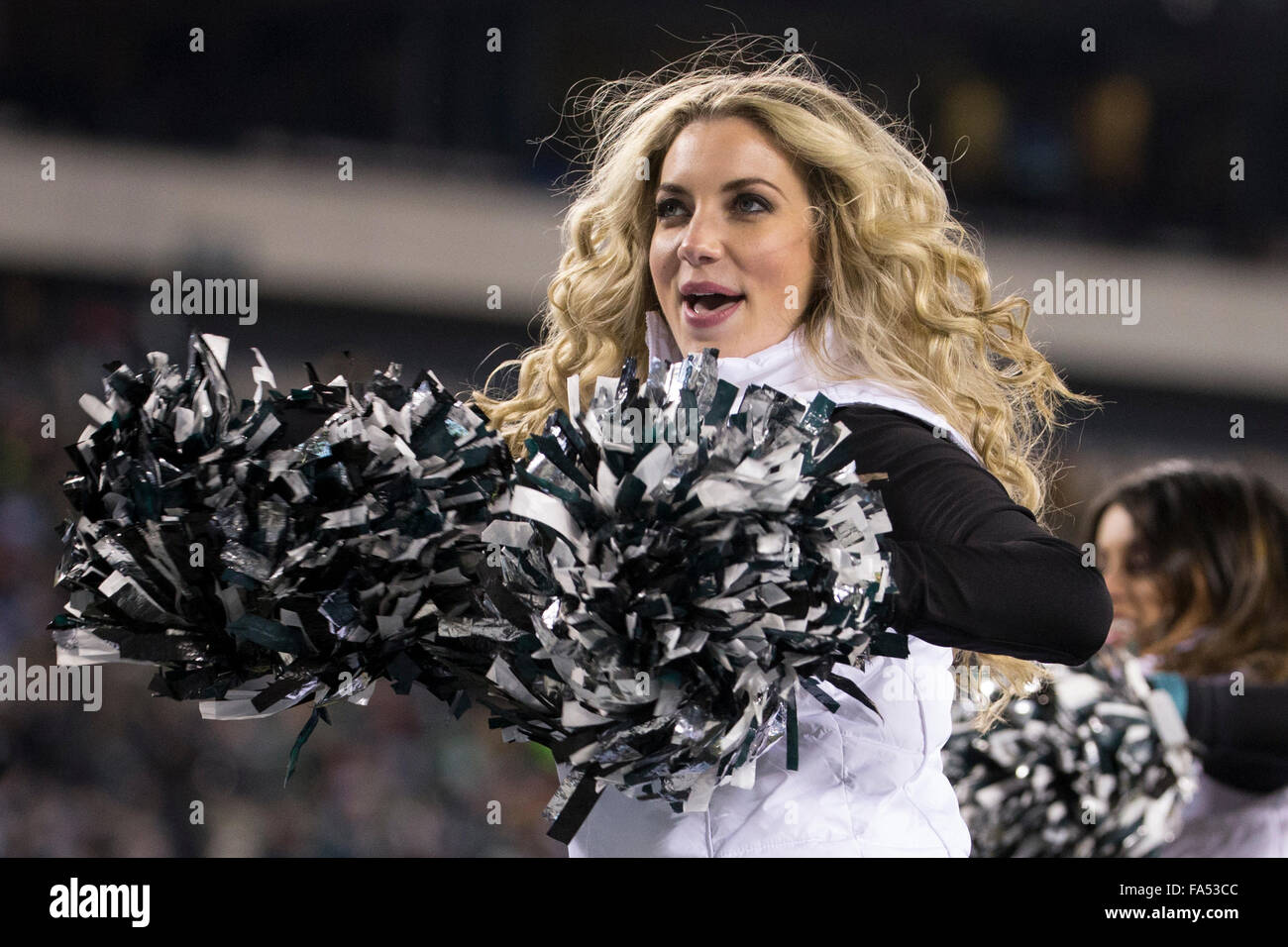 Philadelphie, Pennsylvanie, USA. 18Th Oct, 2015. Philadelphia Eagles Cheerleaders en action au cours de la NFL match entre les Arizona Cardinals et les Philadelphia Eagles au Lincoln Financial Field à Philadelphie, Pennsylvanie. Les Arizona Cardinals a gagné 40-17. Les Arizona Cardinals clinch la NFC West Division. Christopher Szagola/CSM/Alamy Live News Banque D'Images