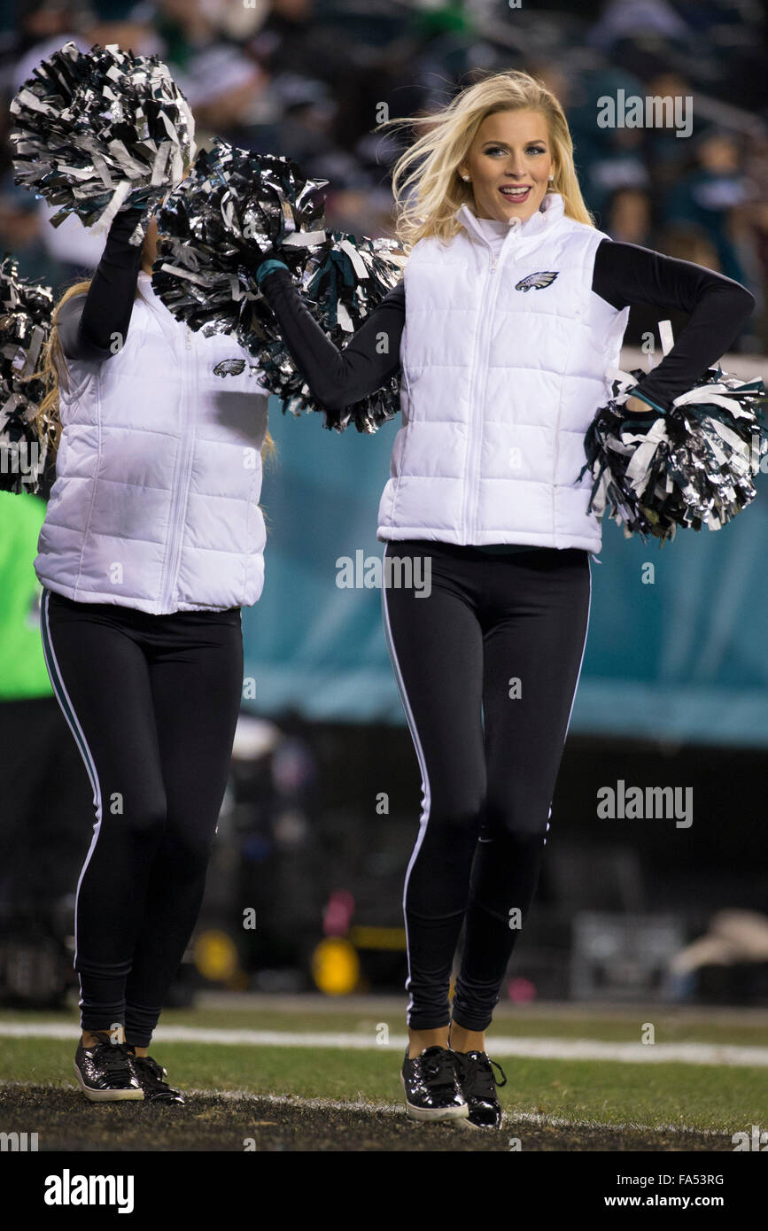 Philadelphie, Pennsylvanie, USA. 18Th Oct, 2015. Philadelphia Eagles Cheerleaders en action au cours de la NFL match entre les Arizona Cardinals et les Philadelphia Eagles au Lincoln Financial Field à Philadelphie, Pennsylvanie. Les Arizona Cardinals a gagné 40-17. Les Arizona Cardinals clinch la NFC West Division. Christopher Szagola/CSM/Alamy Live News Banque D'Images