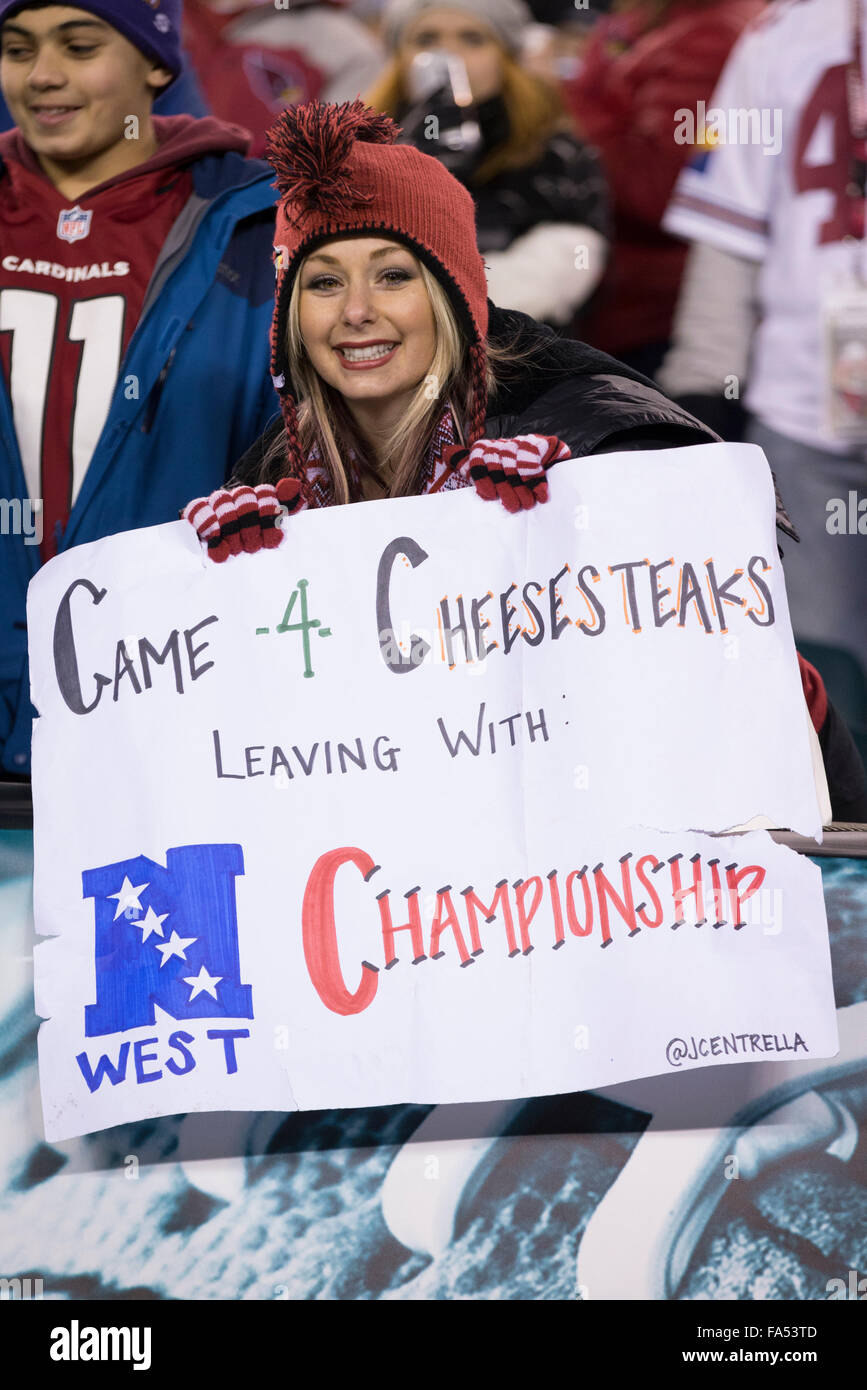 Philadelphie, Pennsylvanie, USA. 18Th Oct, 2015. Arizona Cardinals ventilateur avec un signe au sujet de gagner la NFC Ouest au cours de la NFL match entre les Arizona Cardinals et les Philadelphia Eagles au Lincoln Financial Field à Philadelphie, Pennsylvanie. Les Arizona Cardinals a gagné 40-17. Les Arizona Cardinals clinch la NFC West Division. Christopher Szagola/CSM/Alamy Live News Banque D'Images