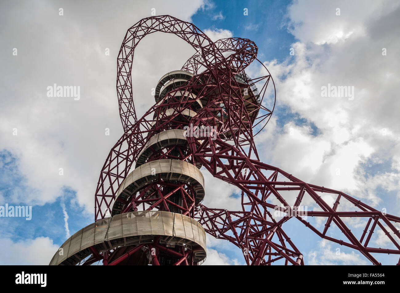 ArcelorMittal Orbit sculpture et tour d'observation par Anish Kapoor et Cecil Balmond, Queen Elizabeth Olympic Park, Stratford, East London, Angleterre Banque D'Images