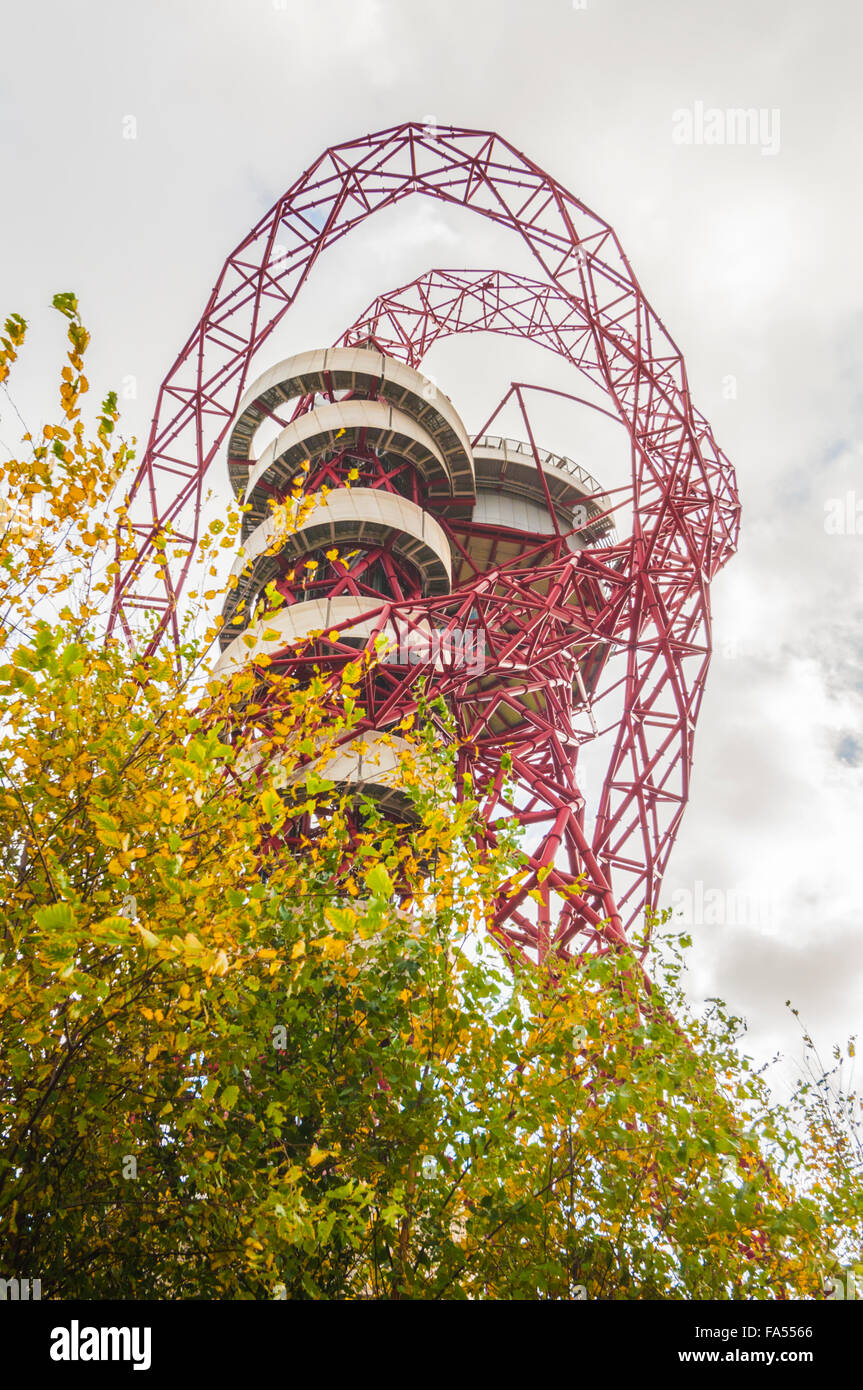 ArcelorMittal Orbit sculpture et tour d'observation par Anish Kapoor et Cecil Balmond, Queen Elizabeth Olympic Park, Stratford, East London, Angleterre Banque D'Images